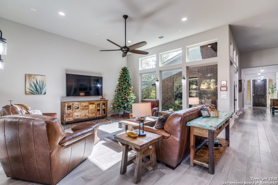 property viewer photo 6