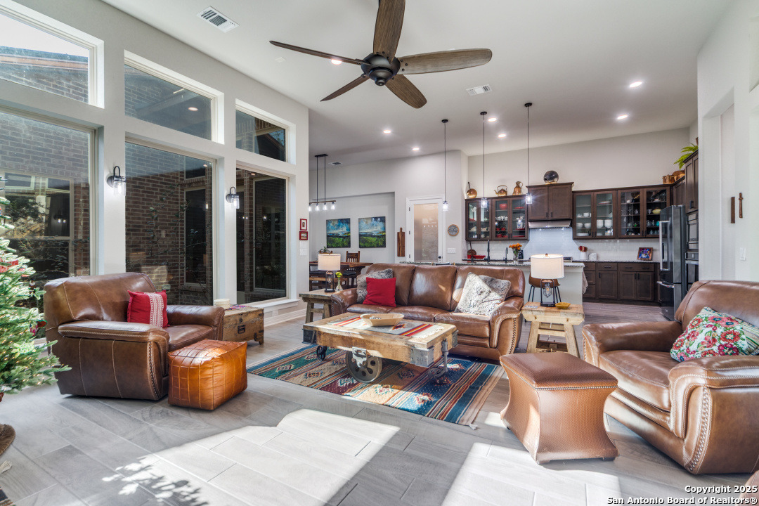 property viewer photo 7