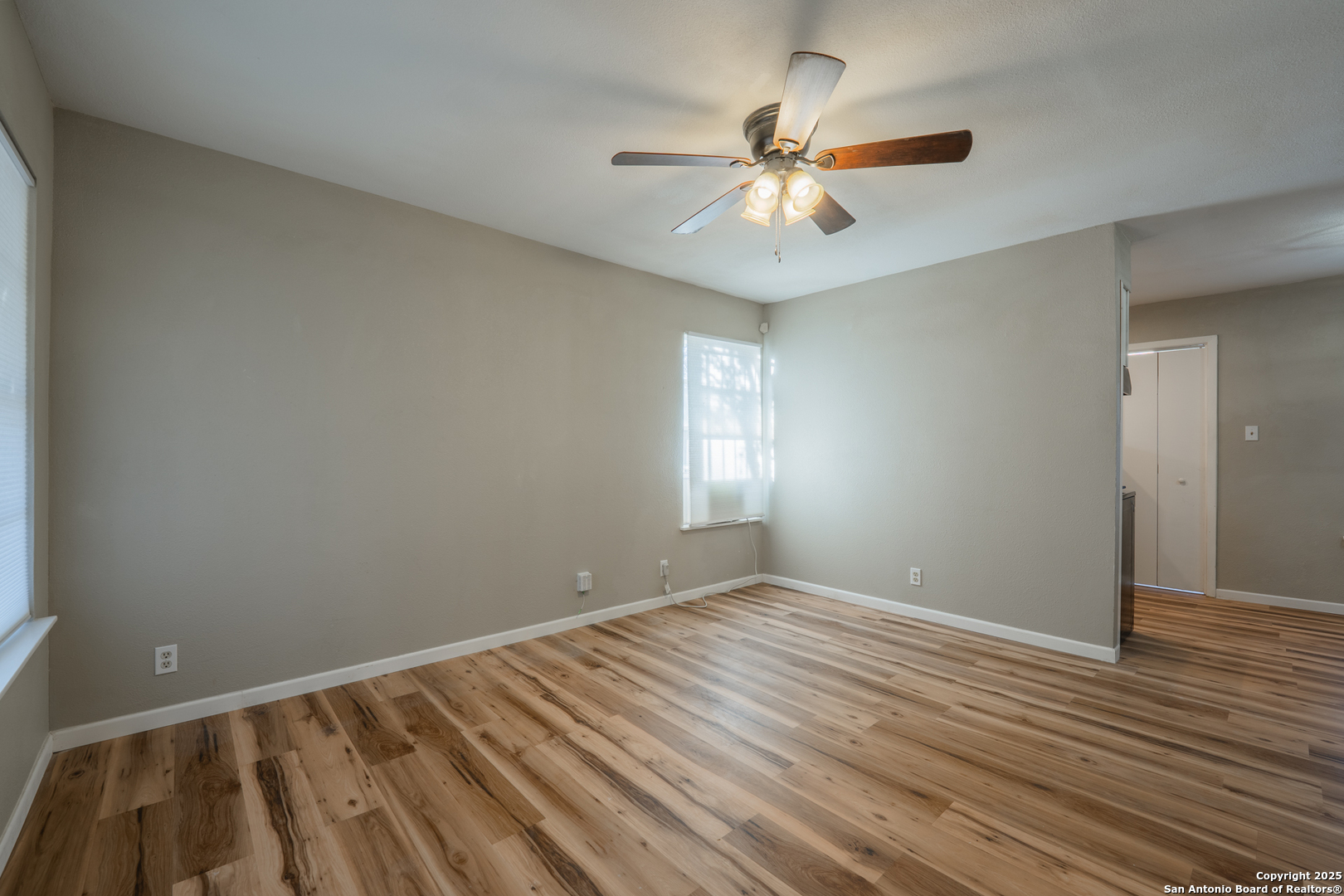 property viewer photo 13