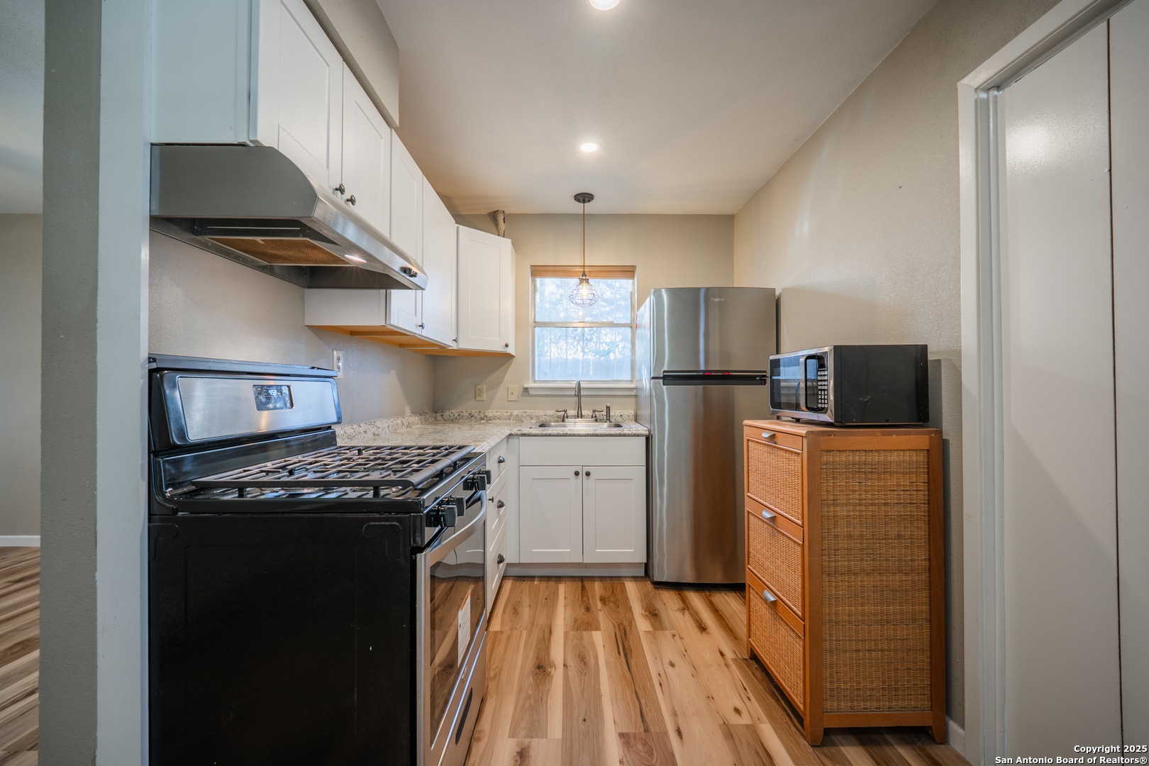 property viewer photo 15