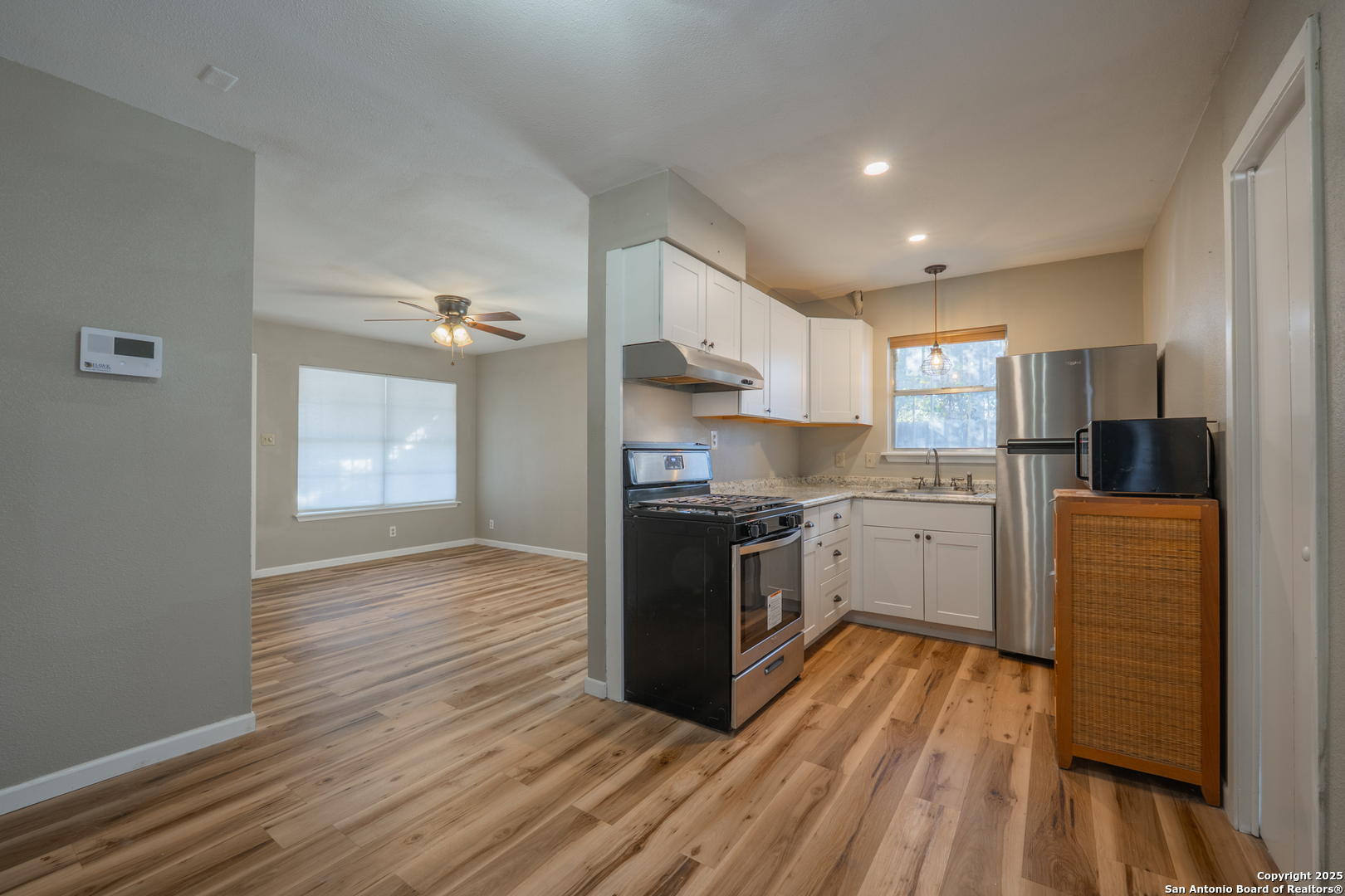 property viewer photo 16