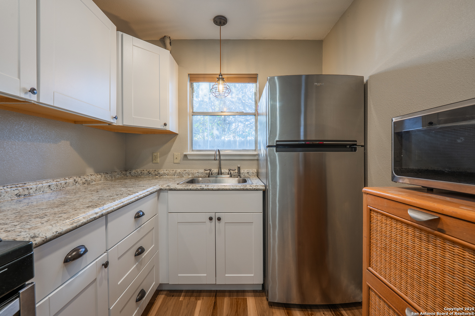 property viewer photo 18