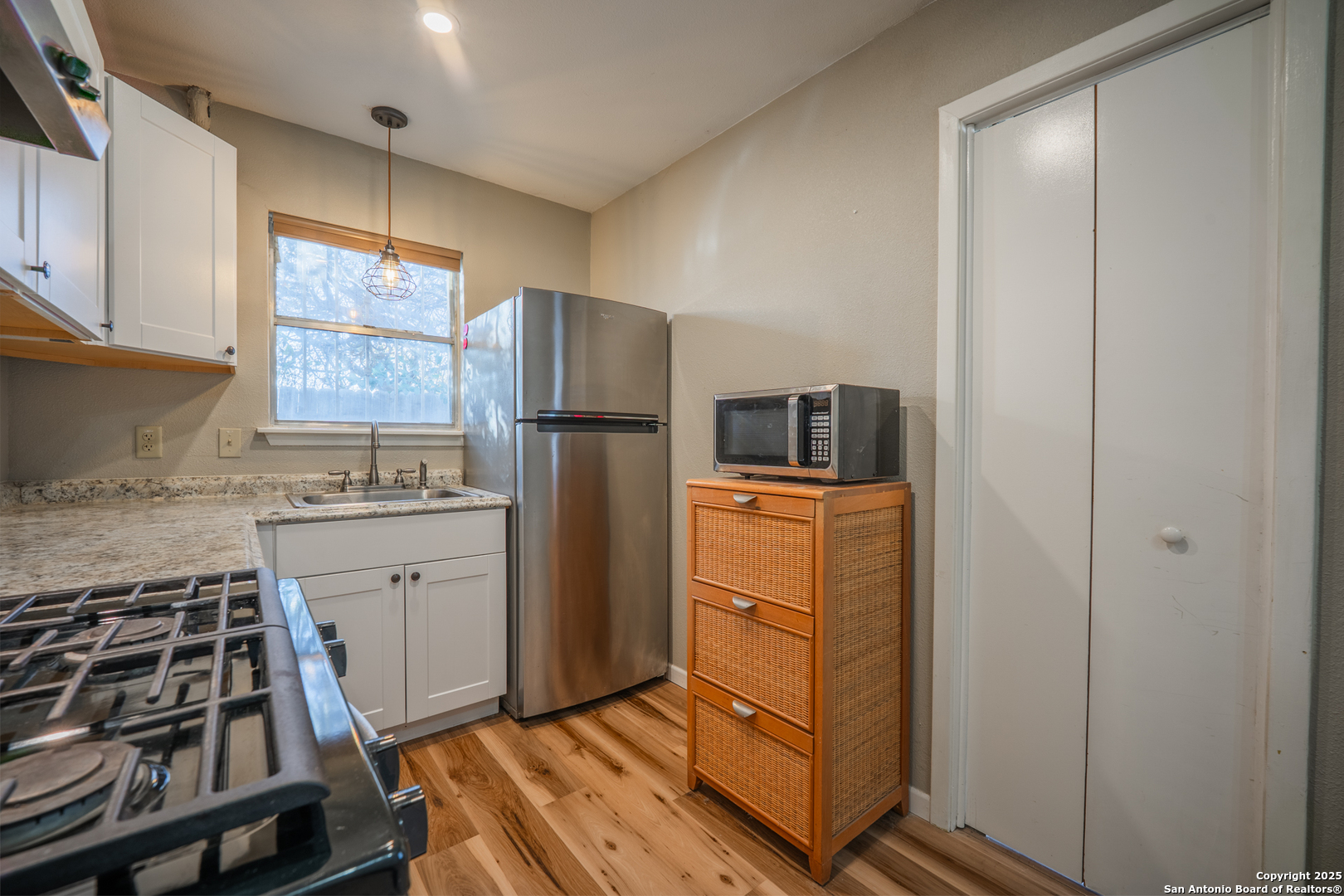 property viewer photo 20
