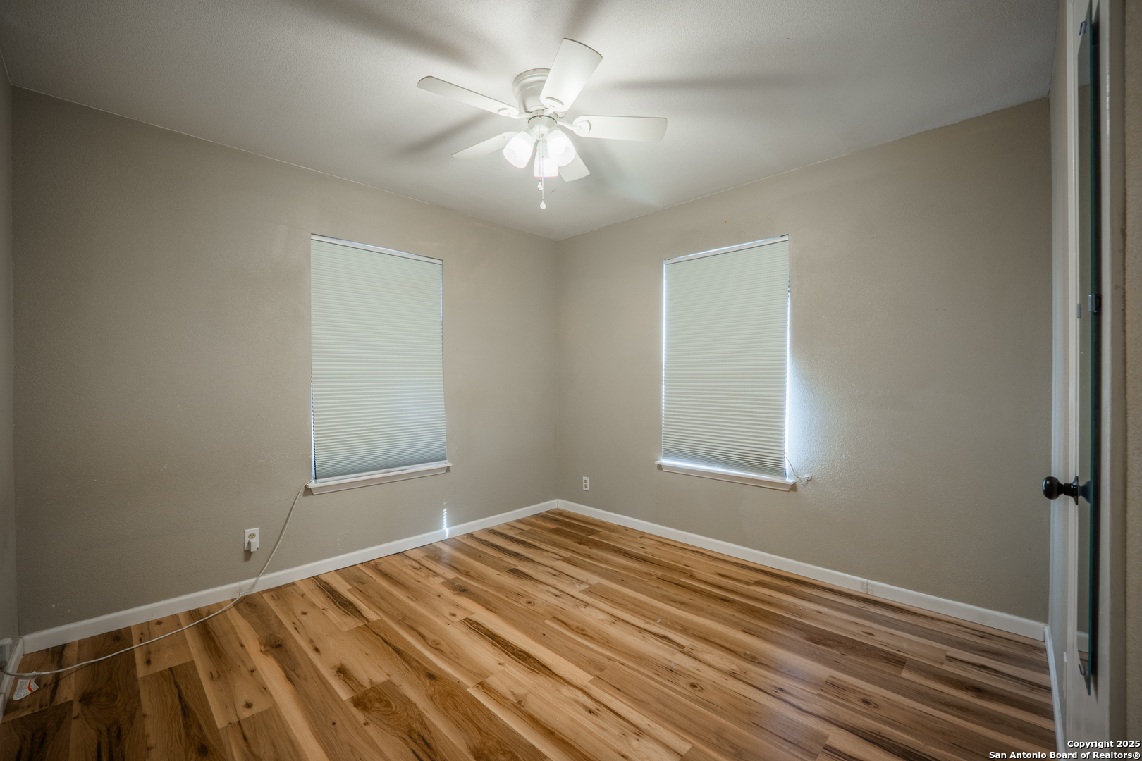 property viewer photo 23