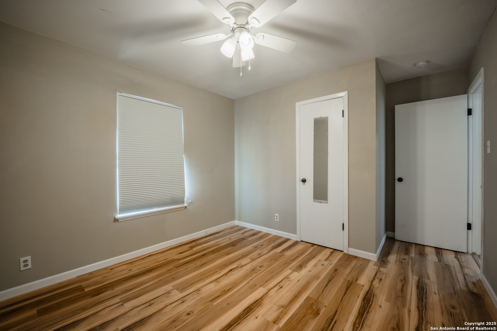 property viewer photo 24