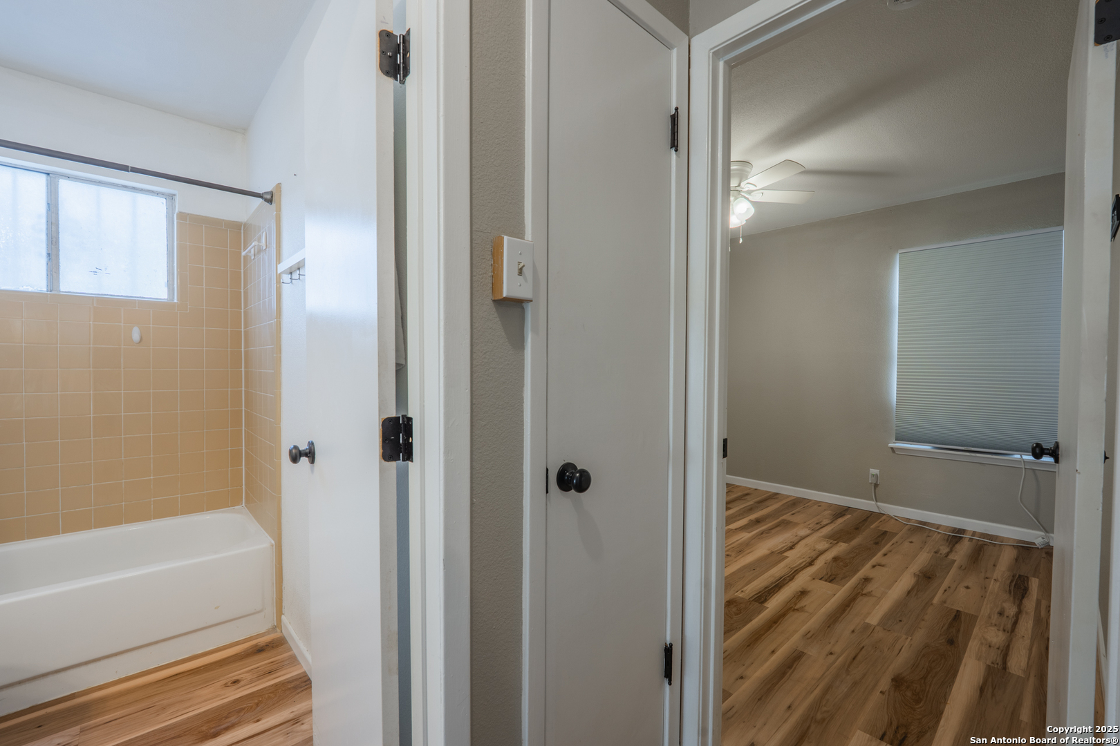 property viewer photo 26