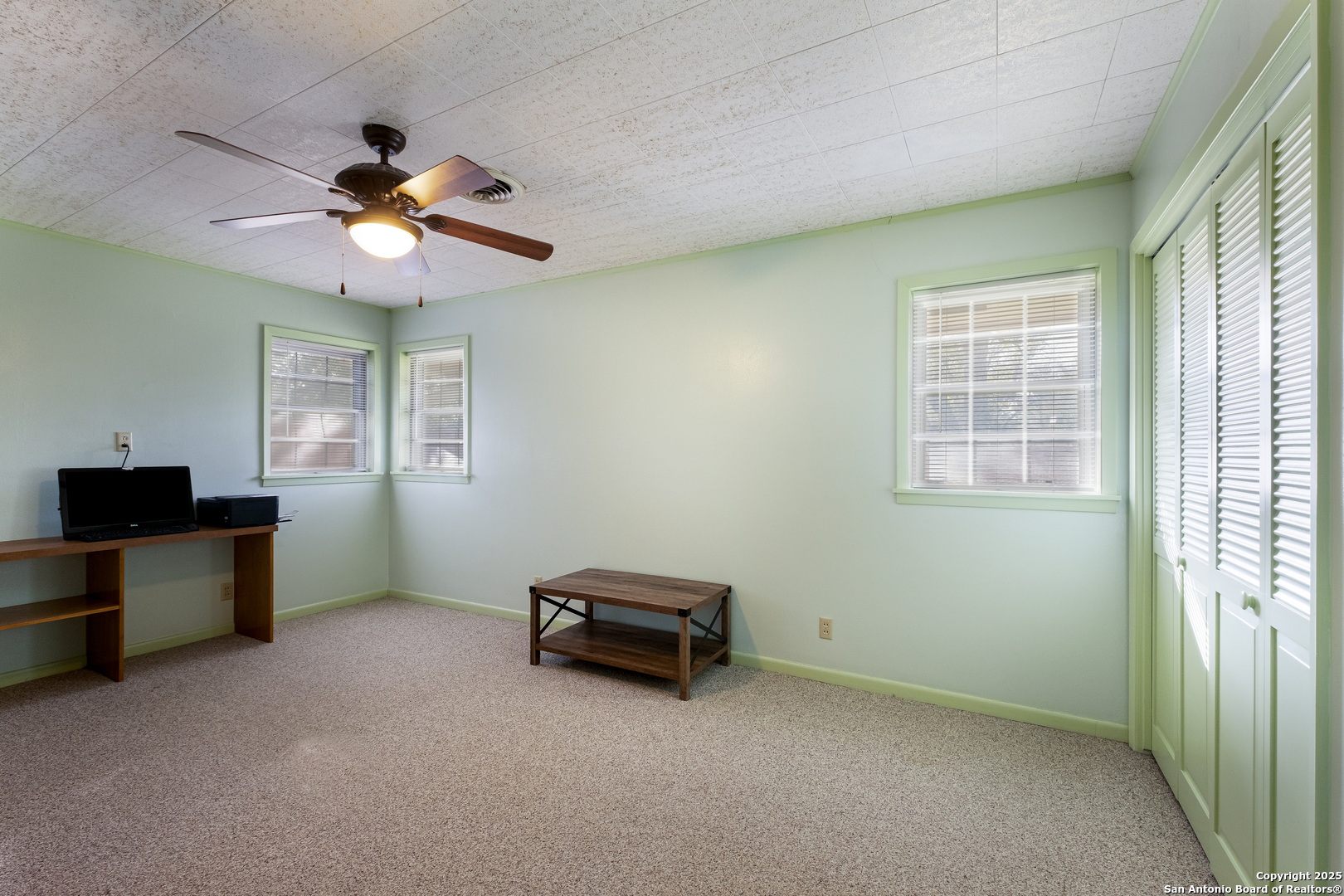 property viewer photo 12