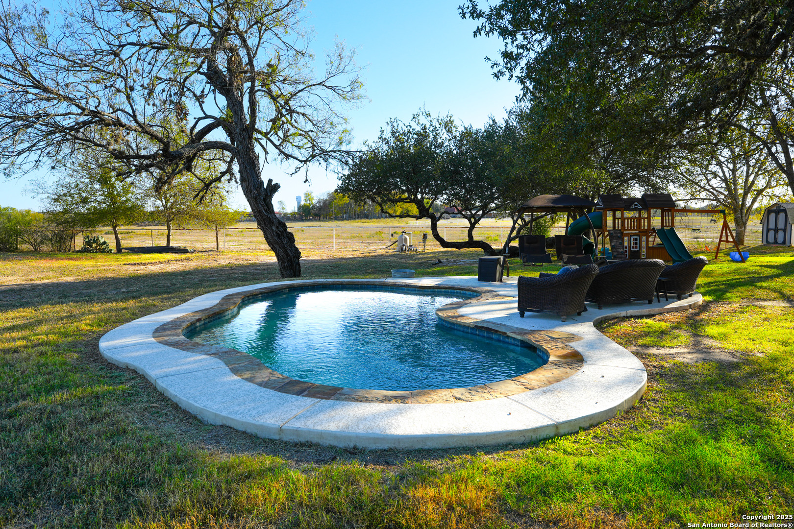 main property photo 8