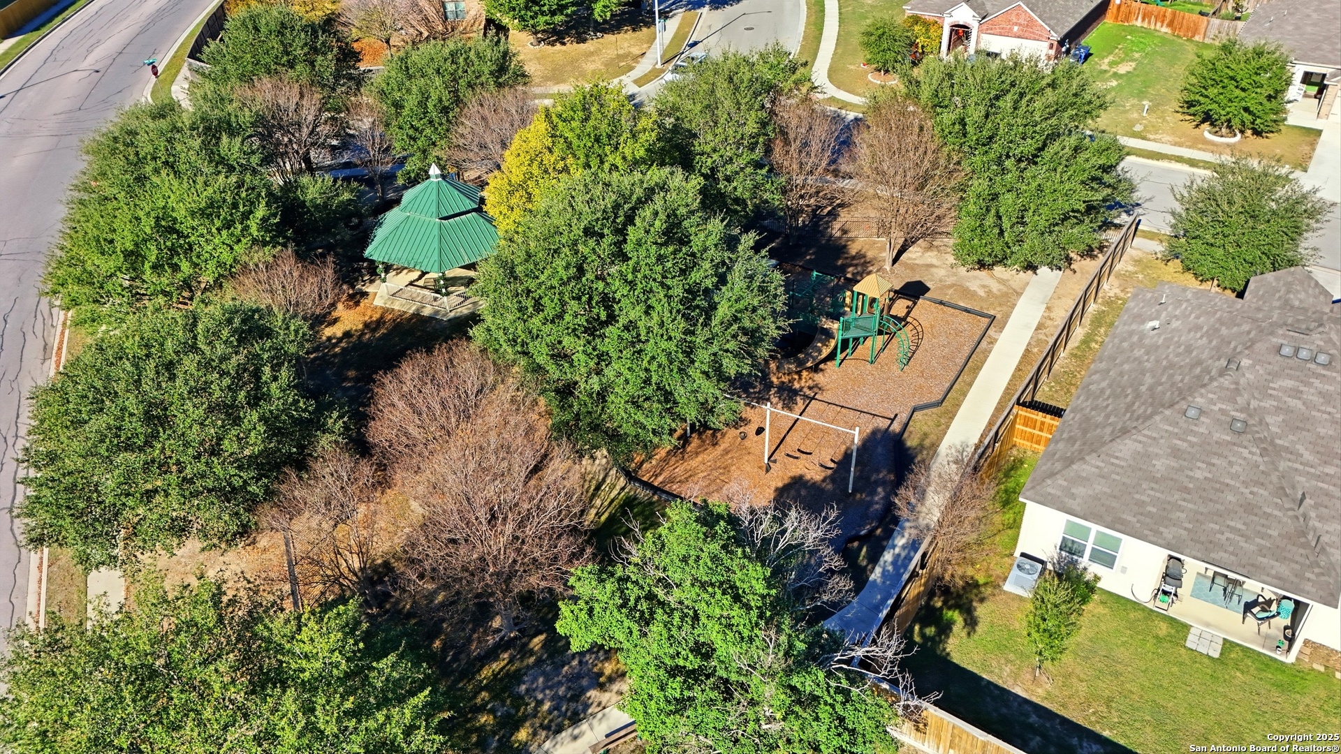 main property photo 30