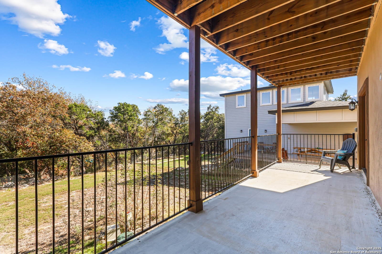main property photo 28