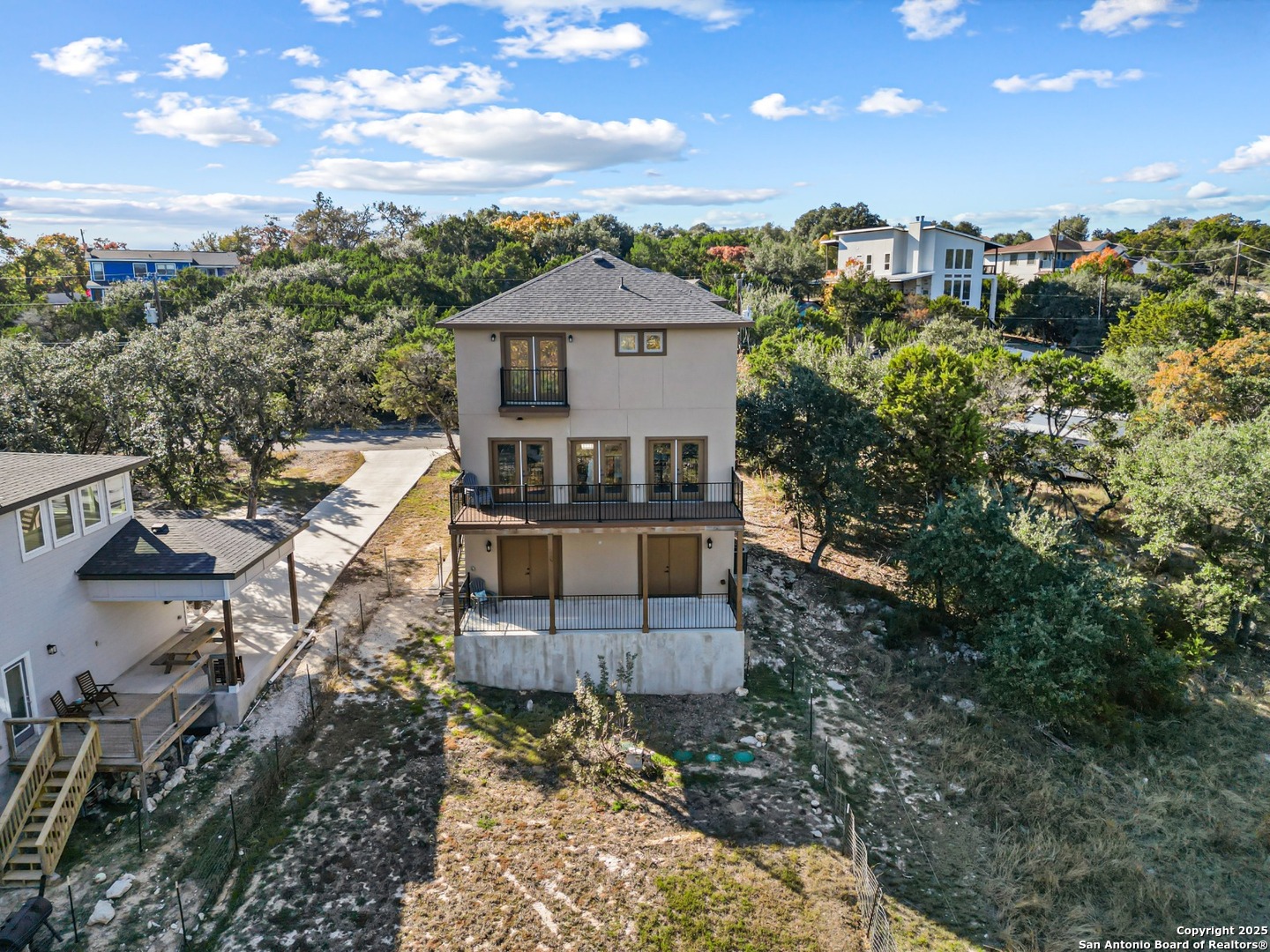 main property photo 31