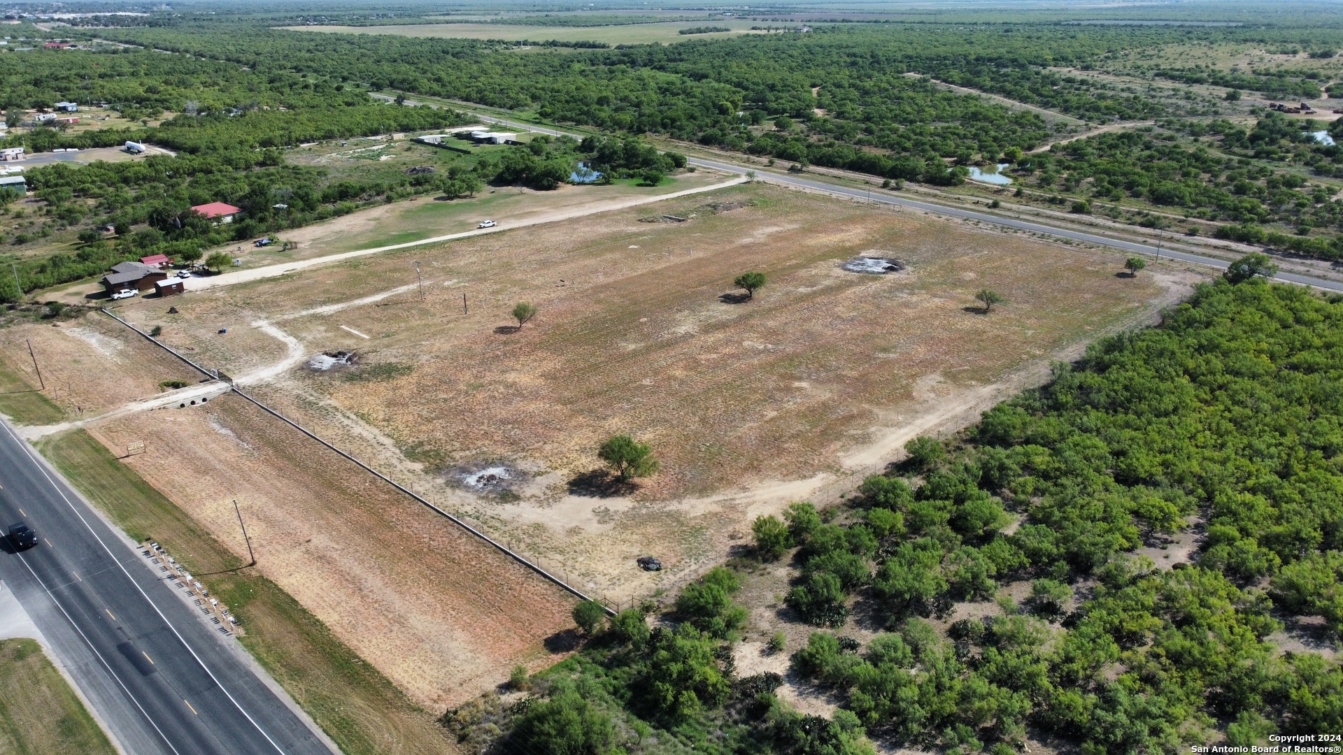 main property photo 8
