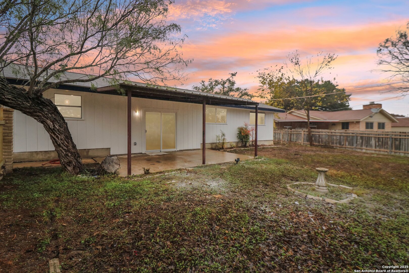 main property photo 28