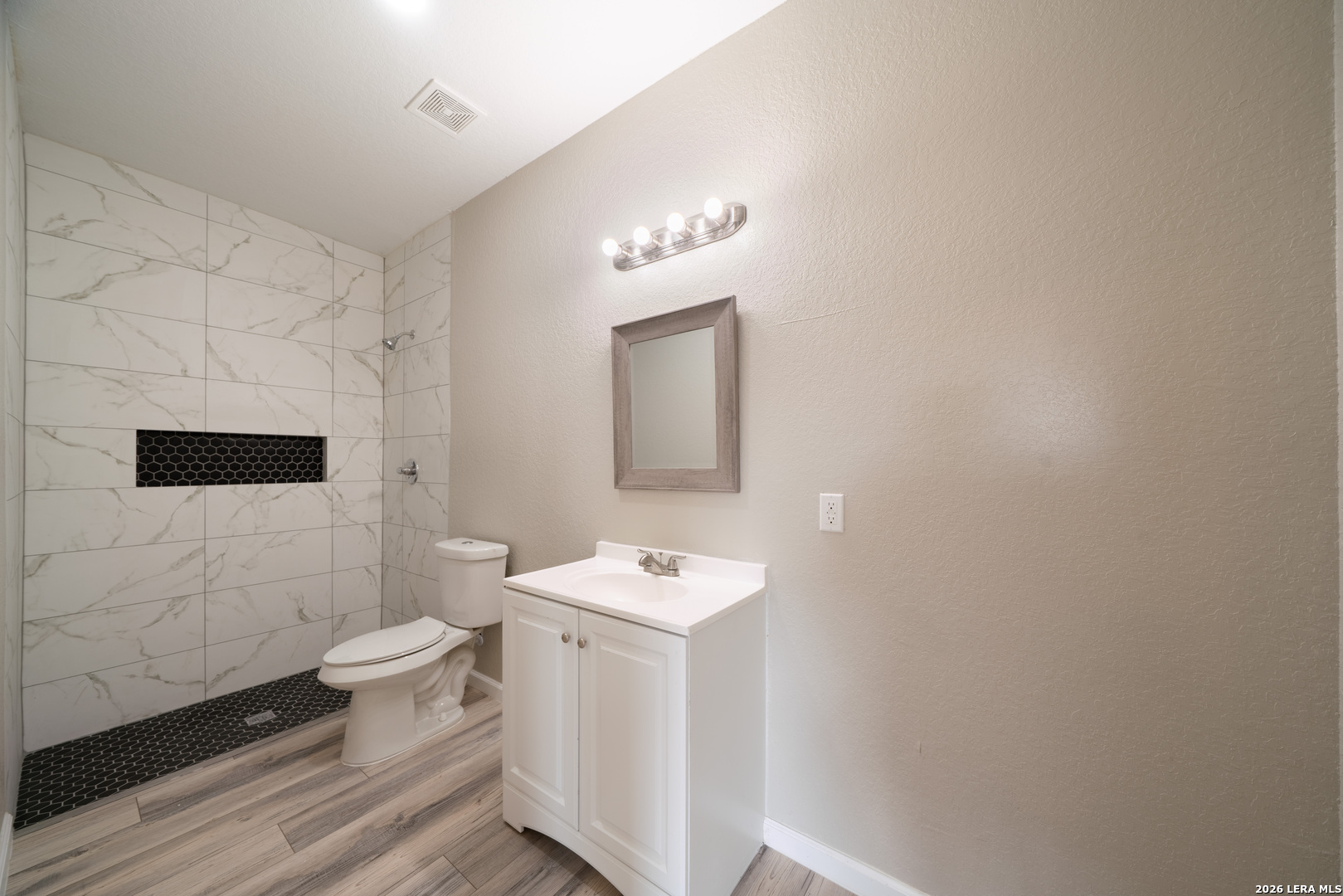 property viewer photo 17