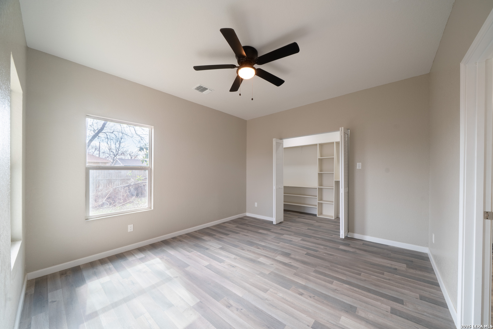 property viewer photo 18