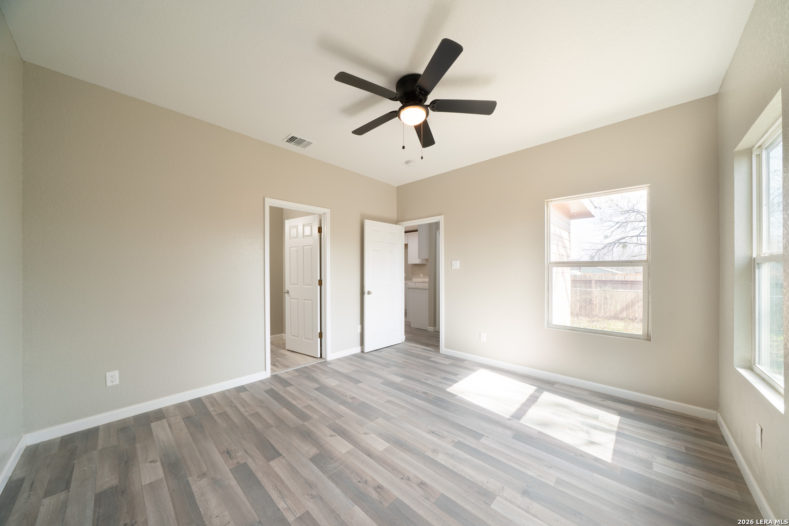 property viewer photo 22