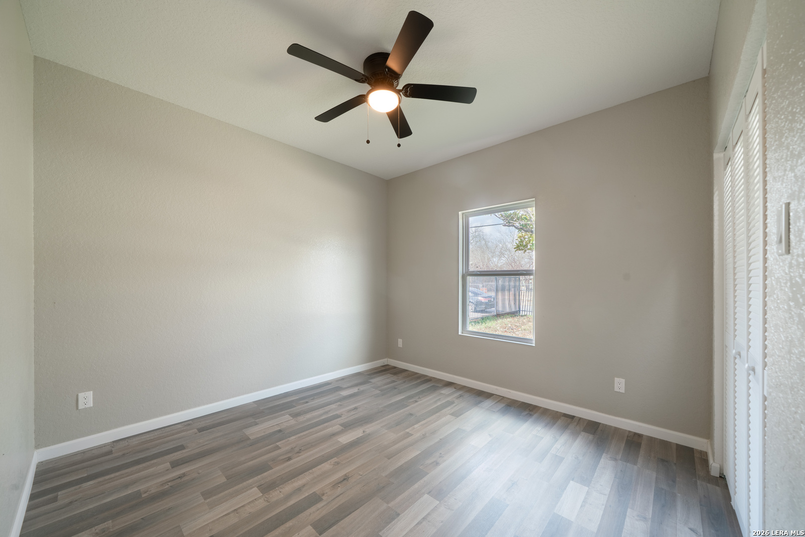 property viewer photo 23