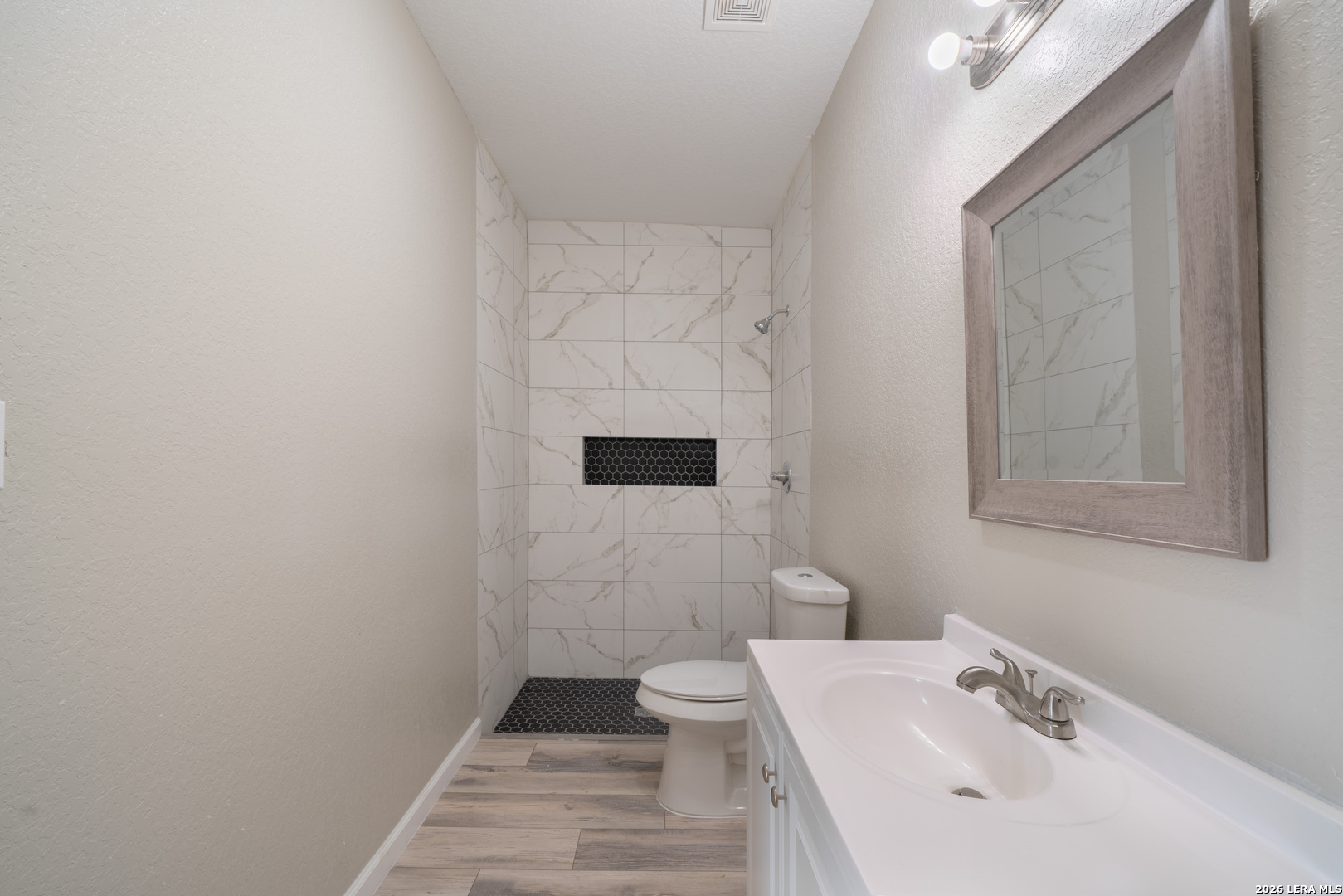 property viewer photo 24