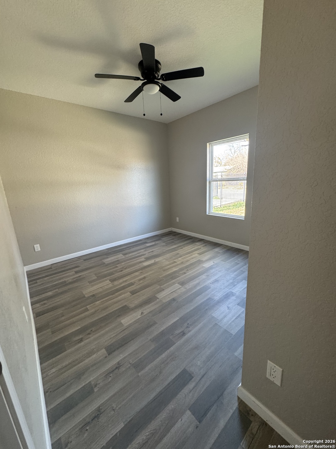 property viewer photo 4