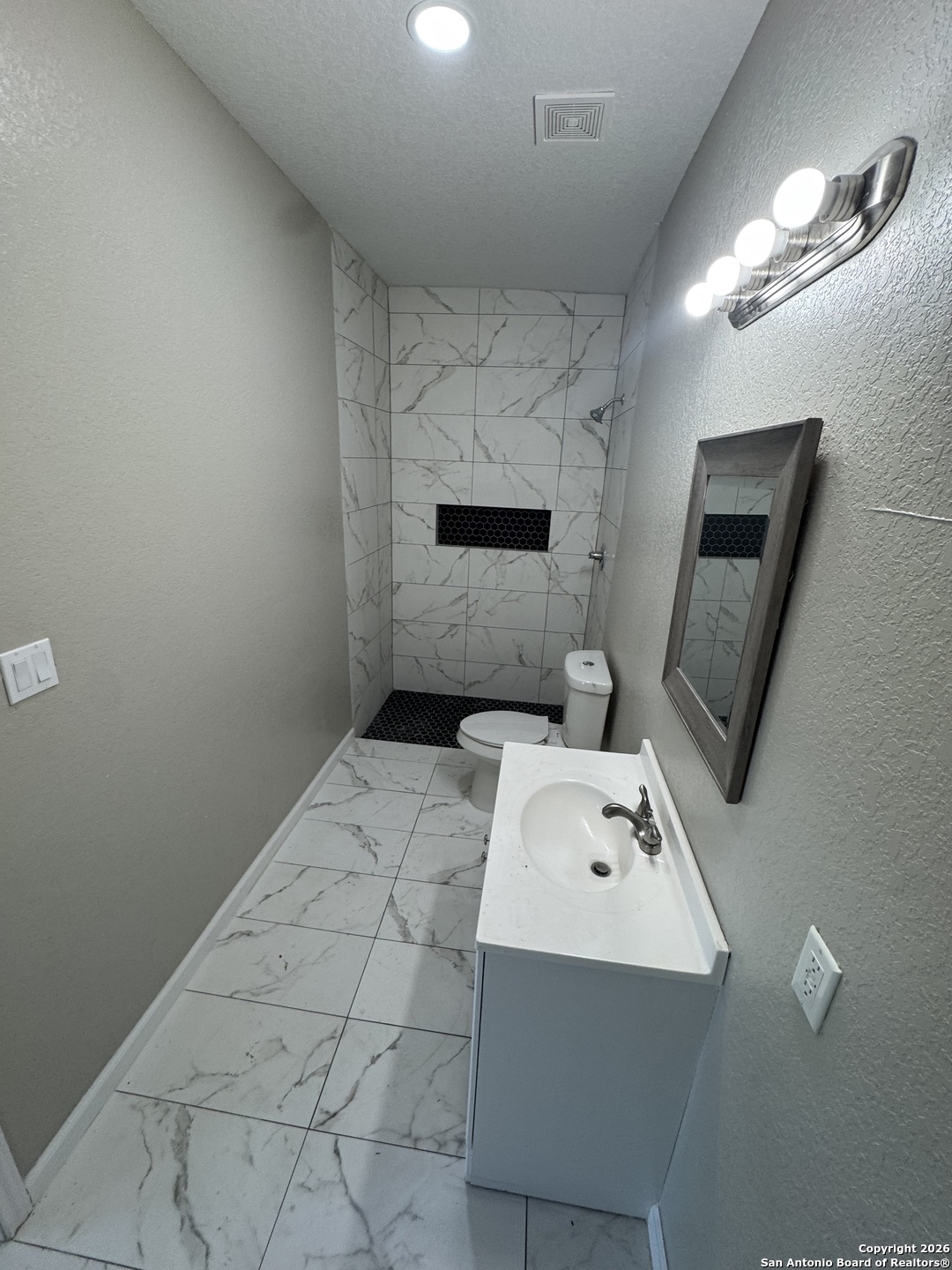 property viewer photo 5
