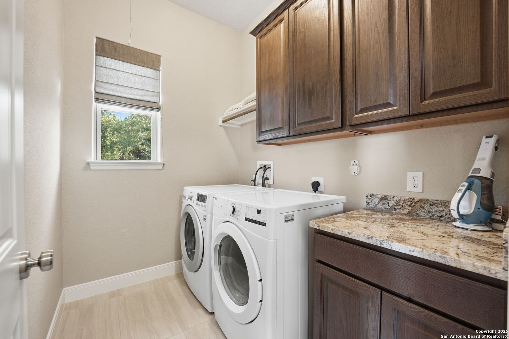 property viewer photo 15