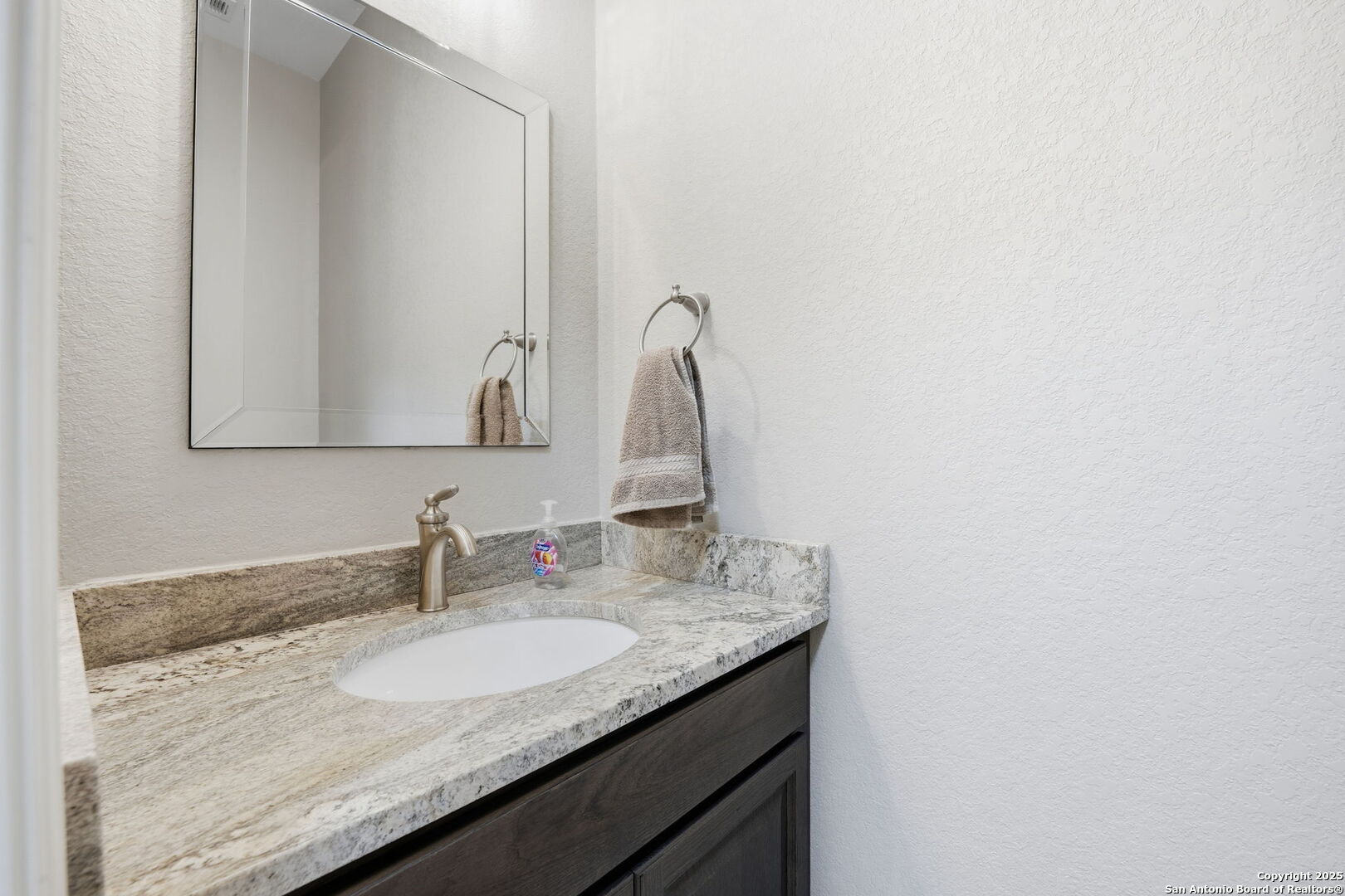 property viewer photo 16