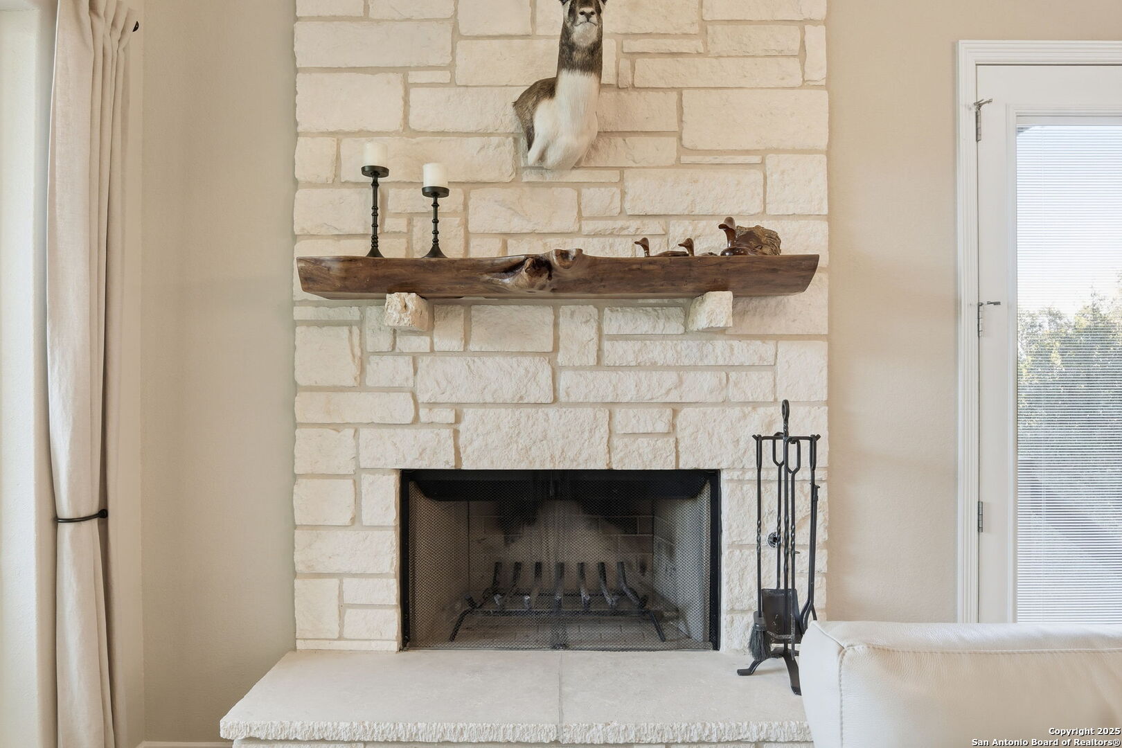 property viewer photo 9