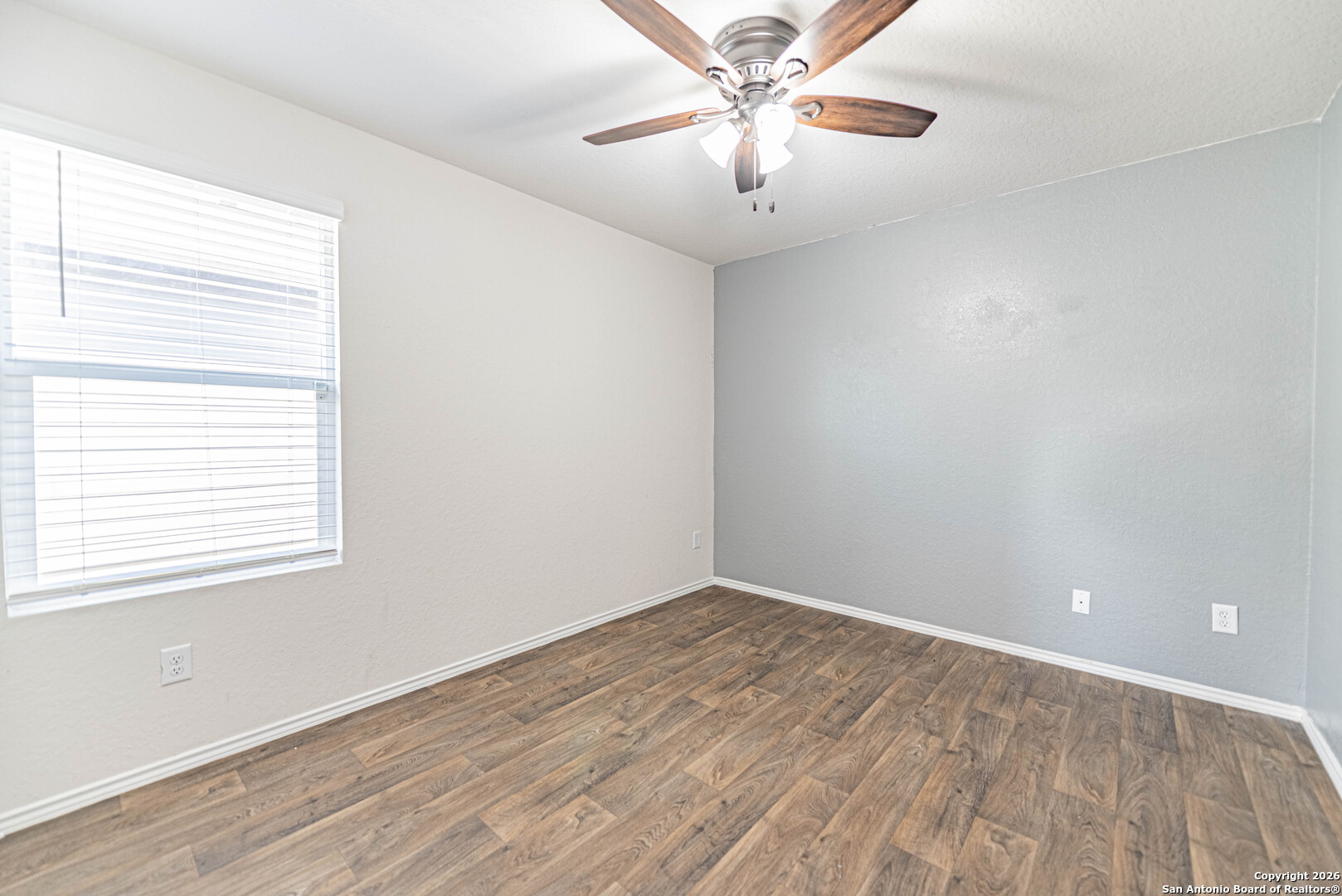 property viewer photo 12