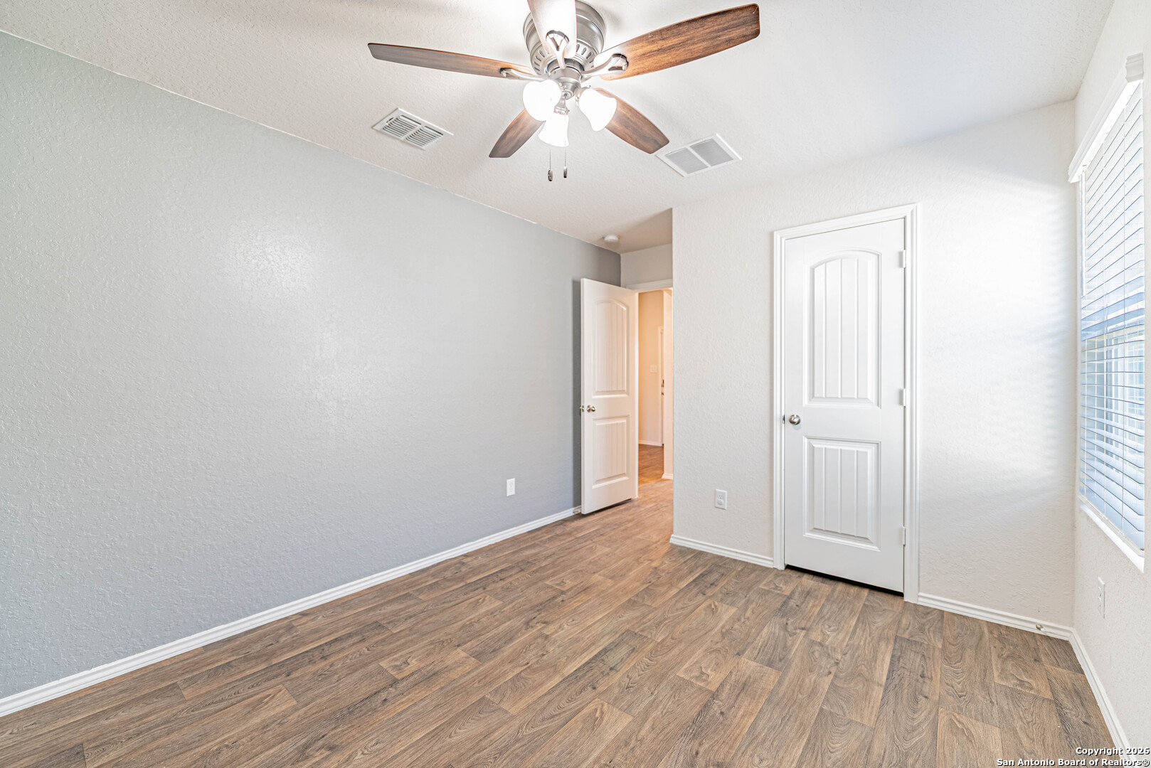 property viewer photo 13