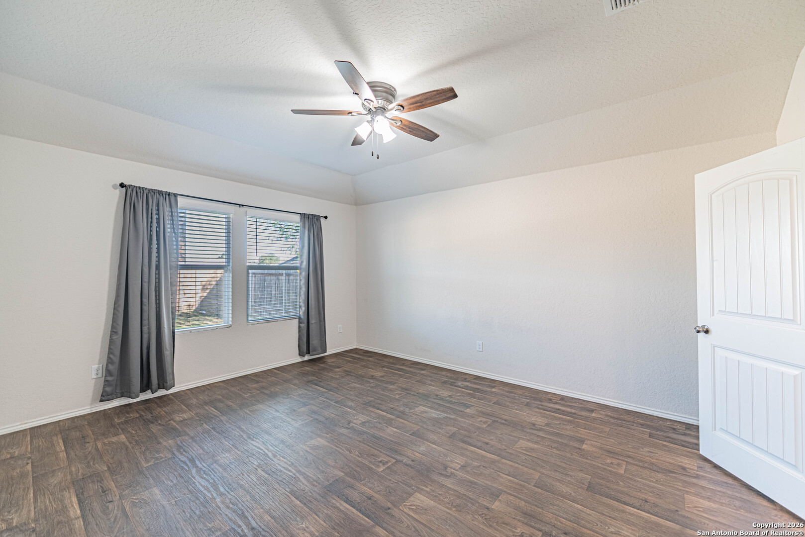 property viewer photo 15