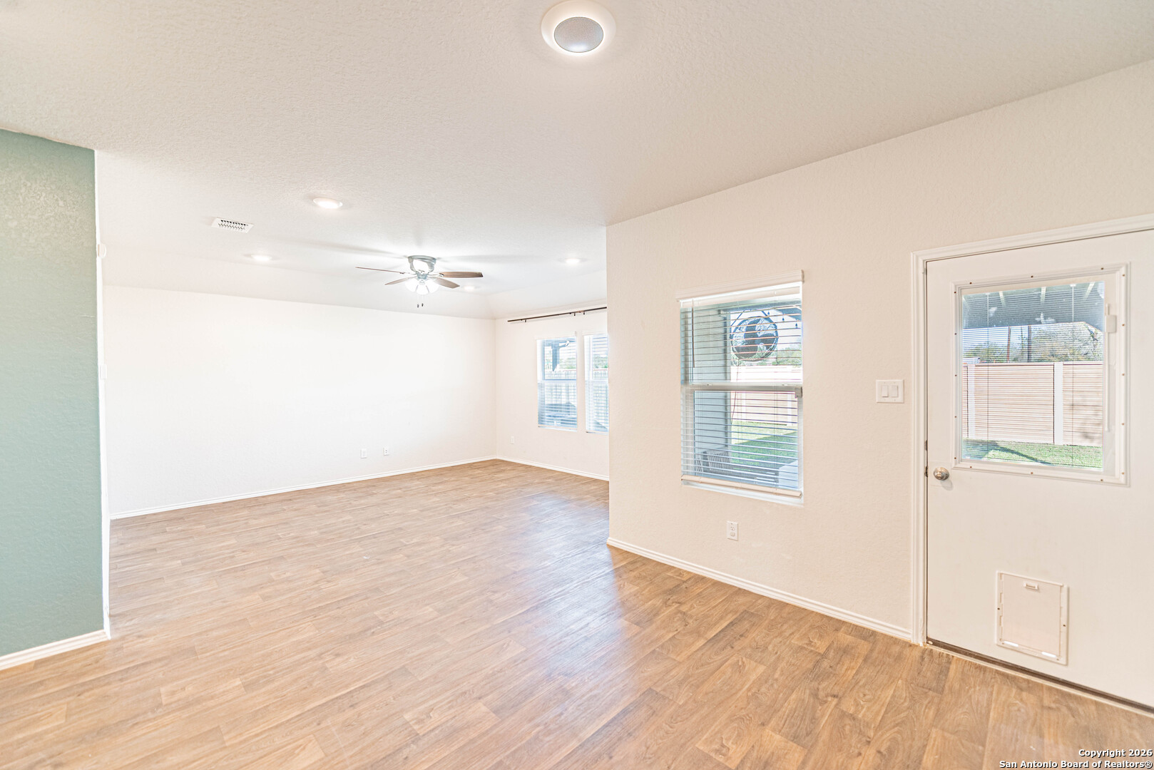 property viewer photo 6