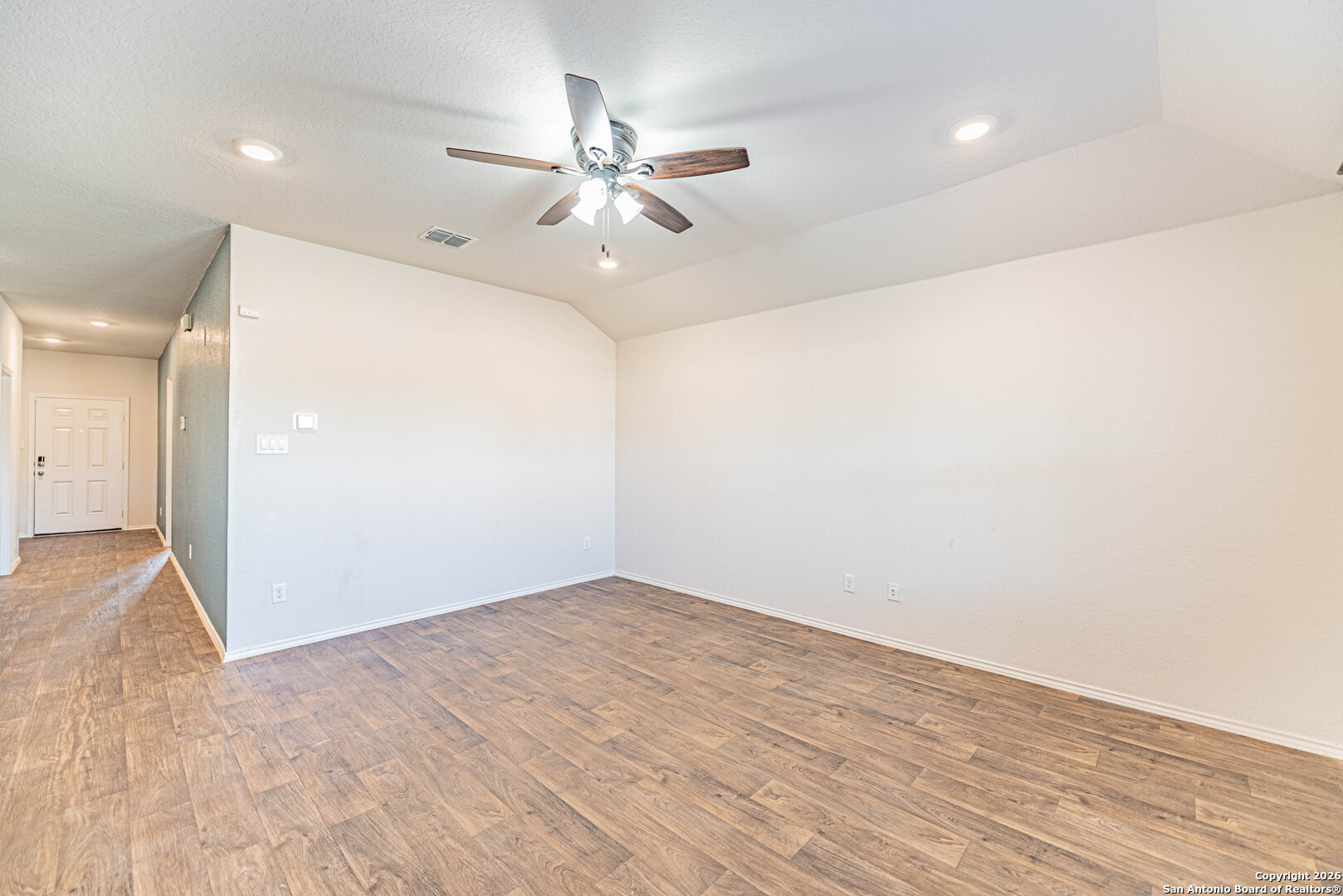 property viewer photo 9