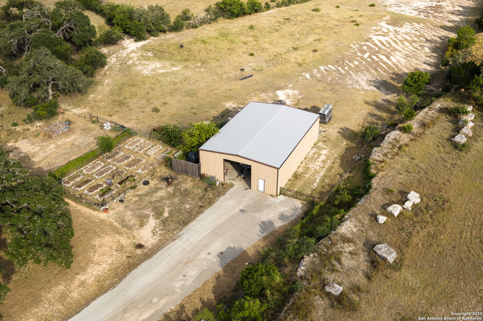 main property photo 33