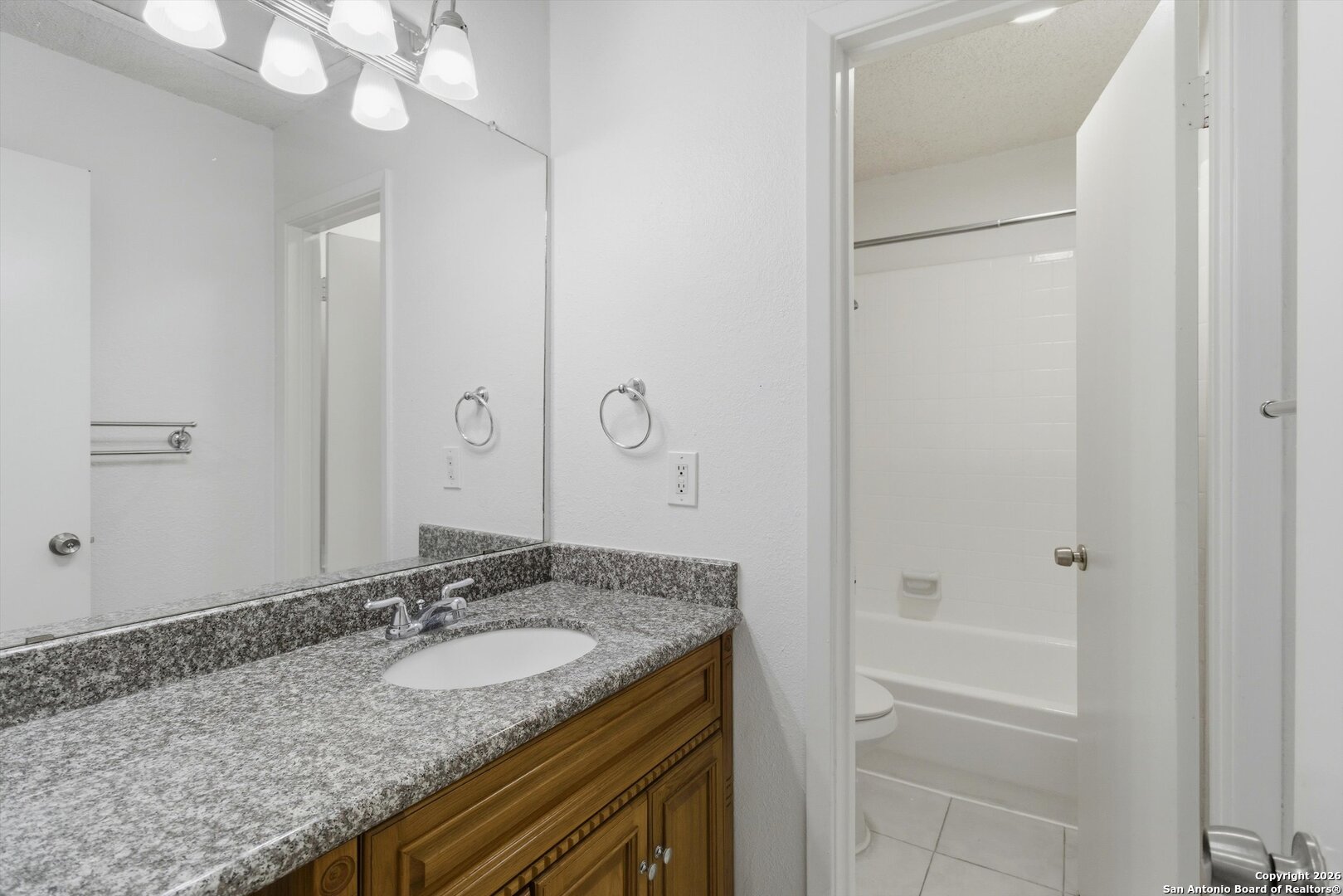 property viewer photo 15