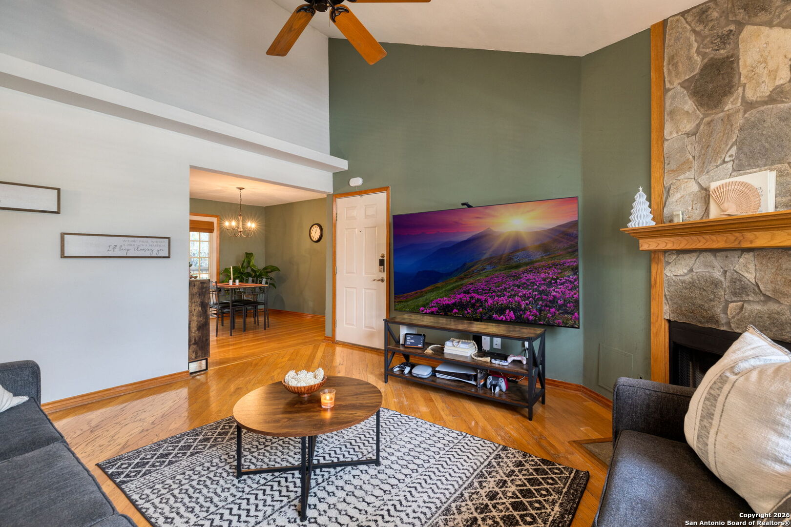 property viewer photo 2