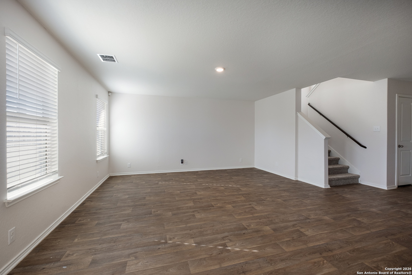 property viewer photo 3