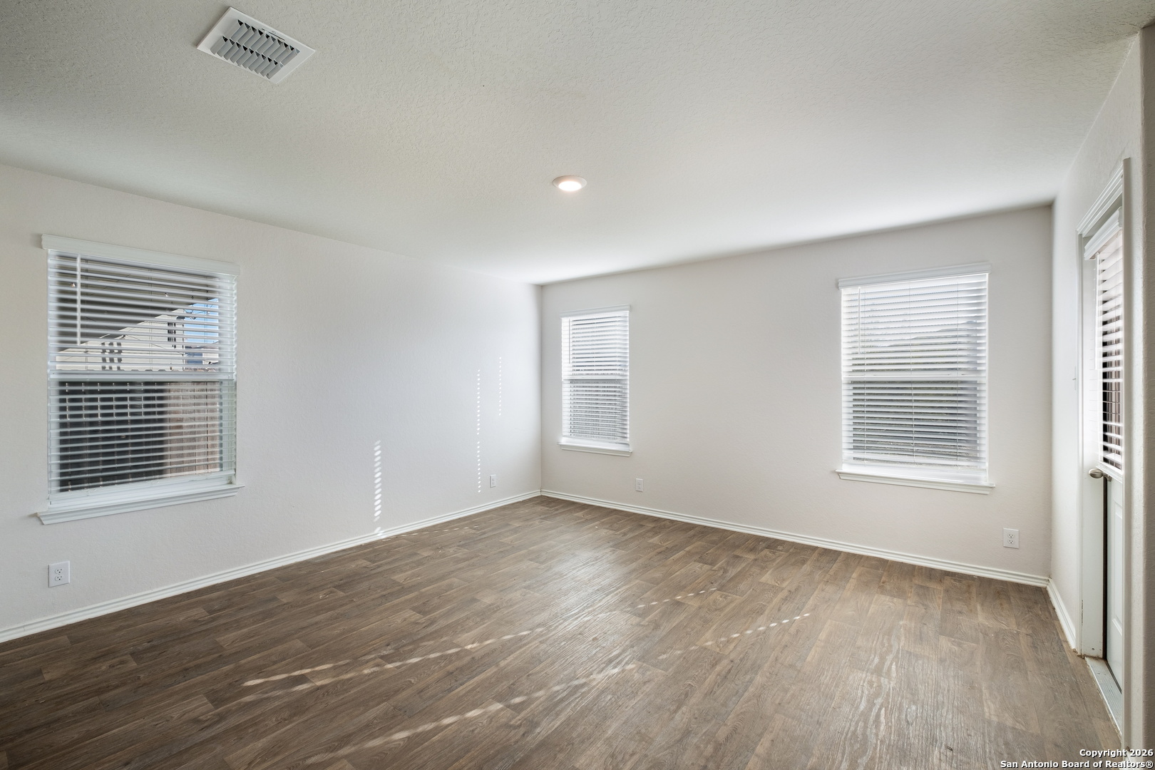 property viewer photo 8
