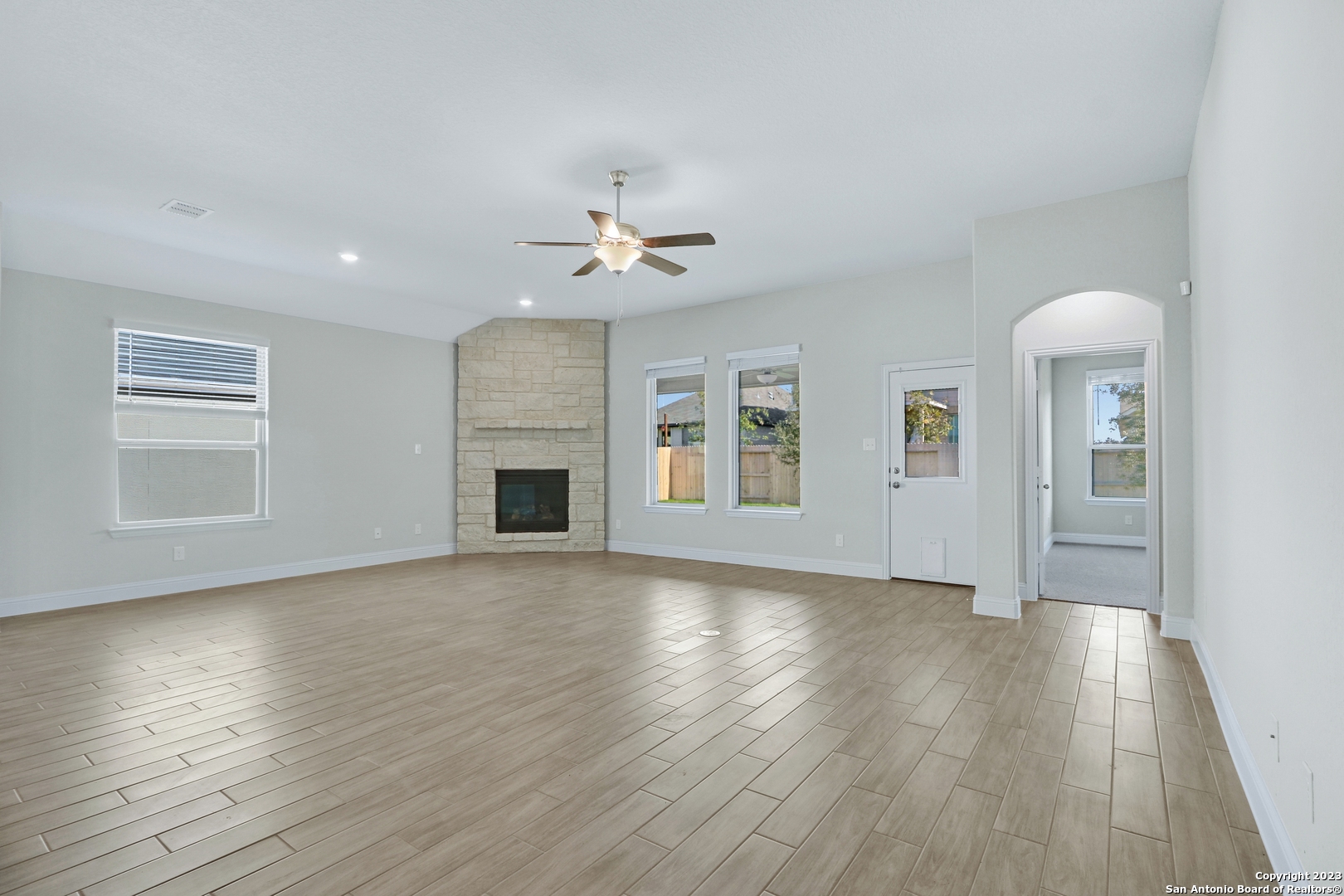 property viewer photo 4