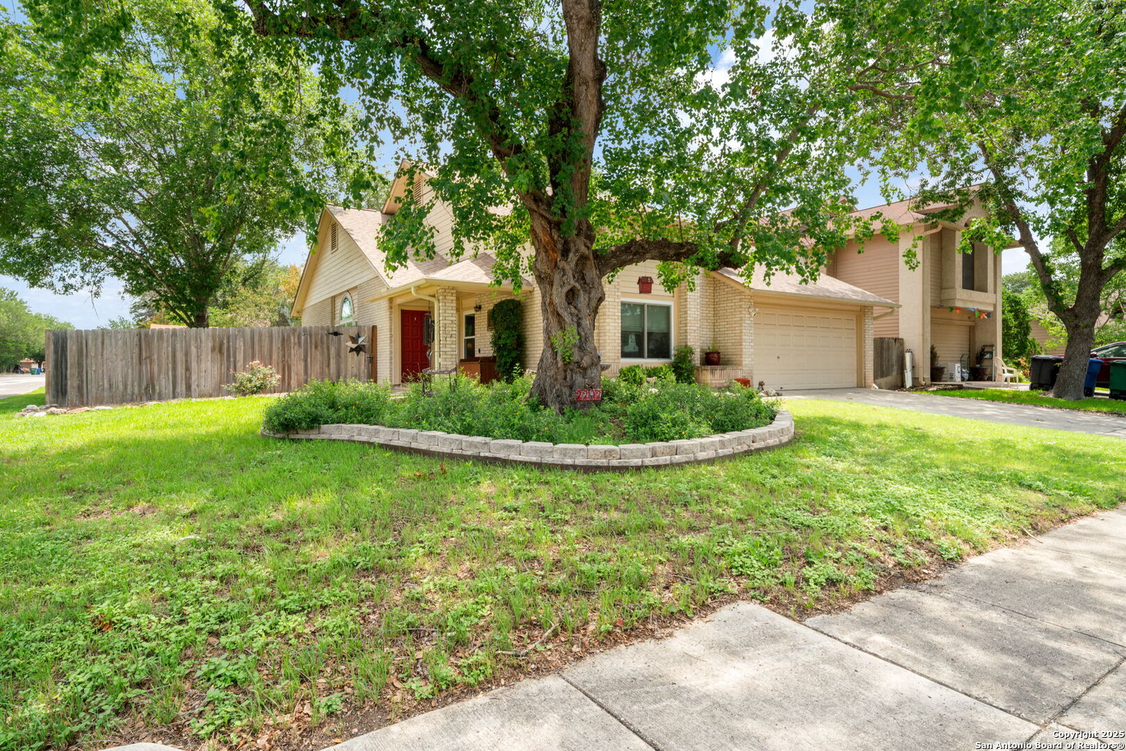 property viewer photo 1