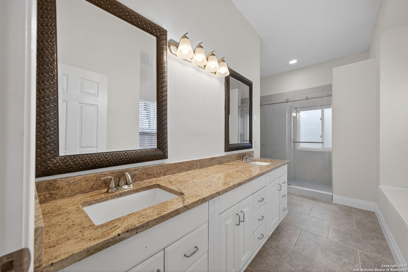 property viewer photo 16