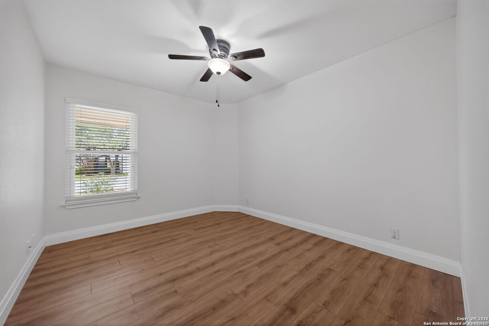 property viewer photo 18