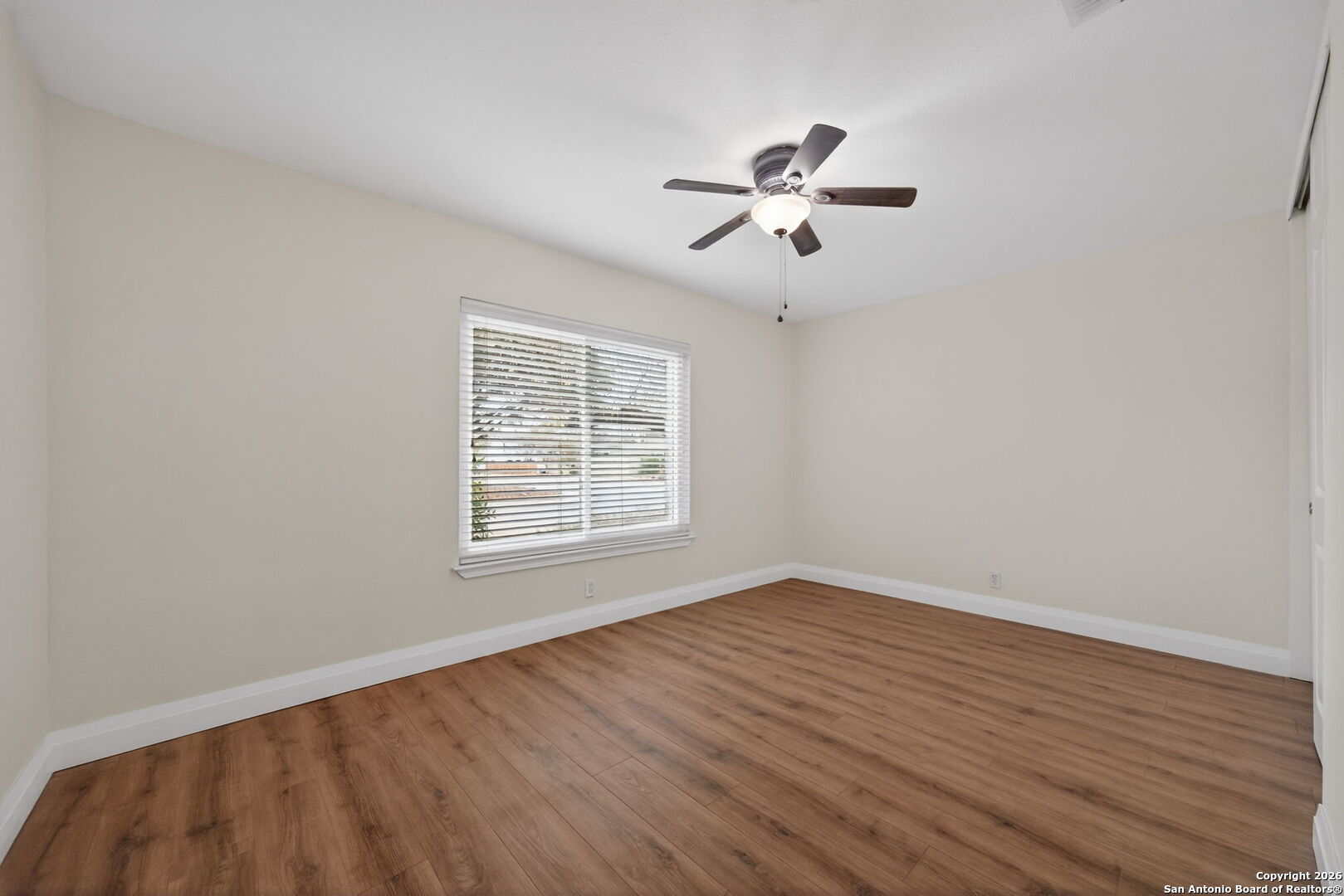 property viewer photo 20