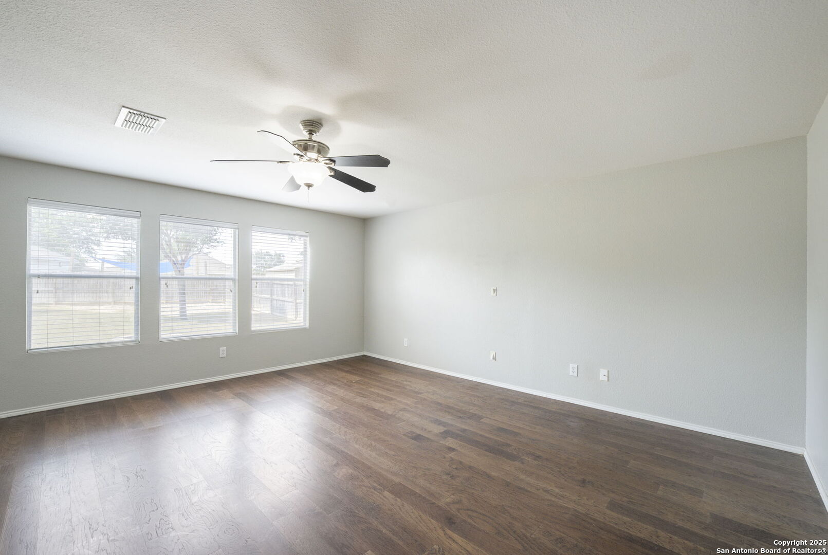 property viewer photo 12