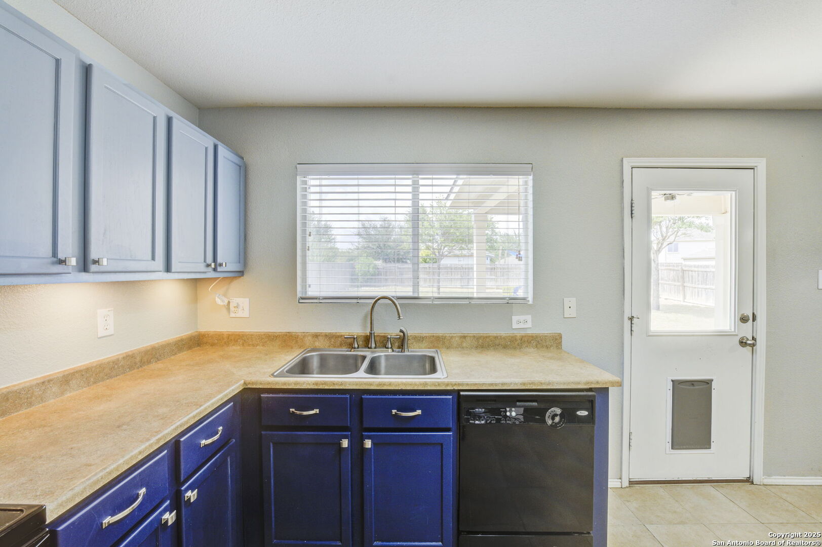 property viewer photo 15