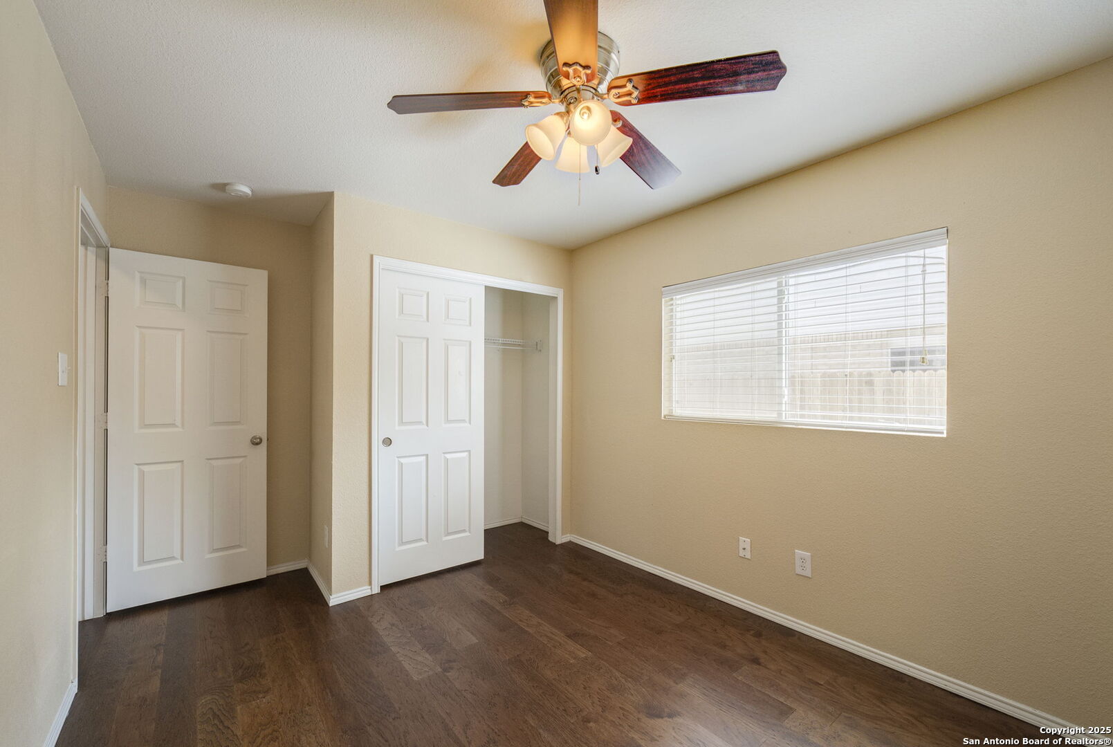 property viewer photo 23