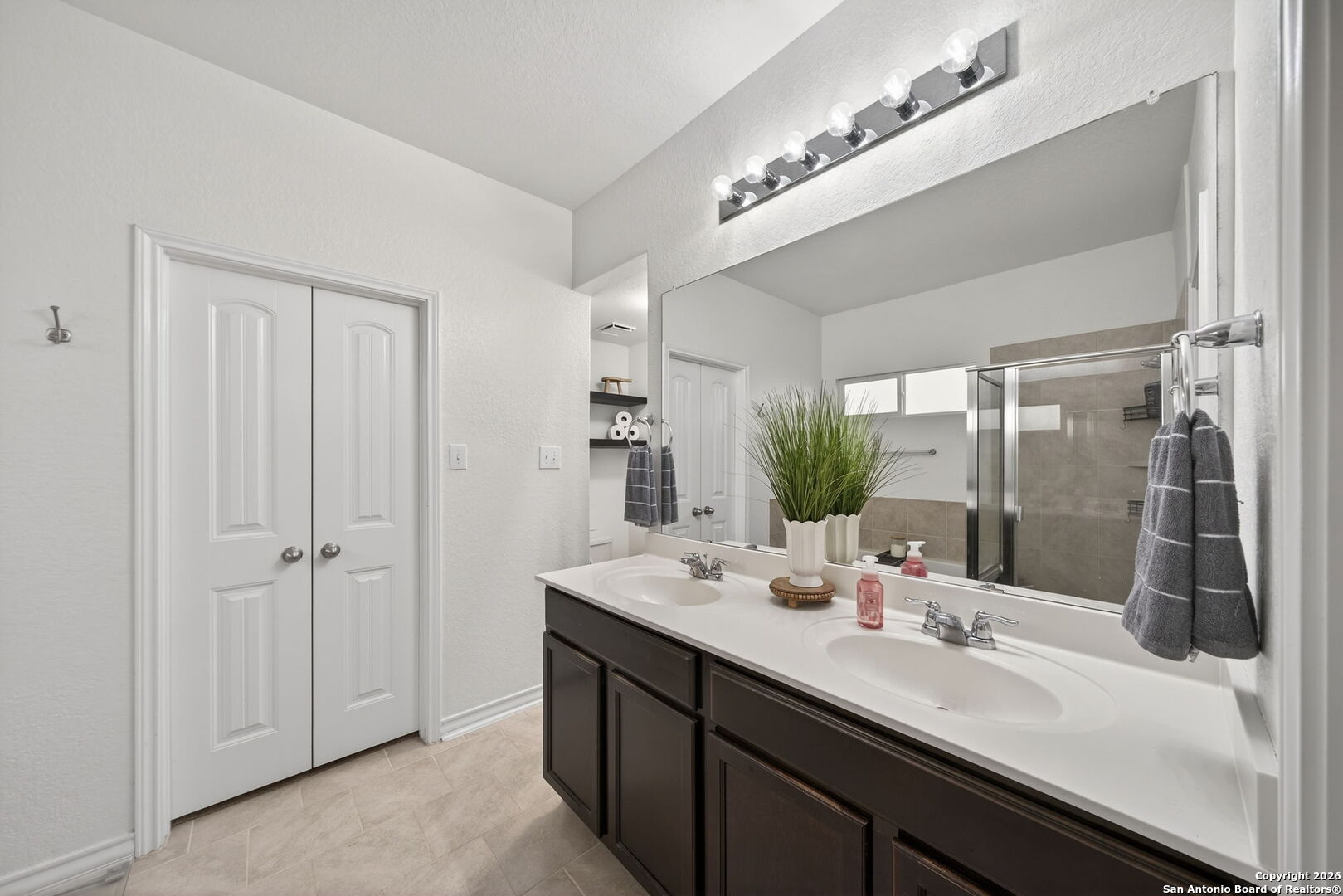property viewer photo 18