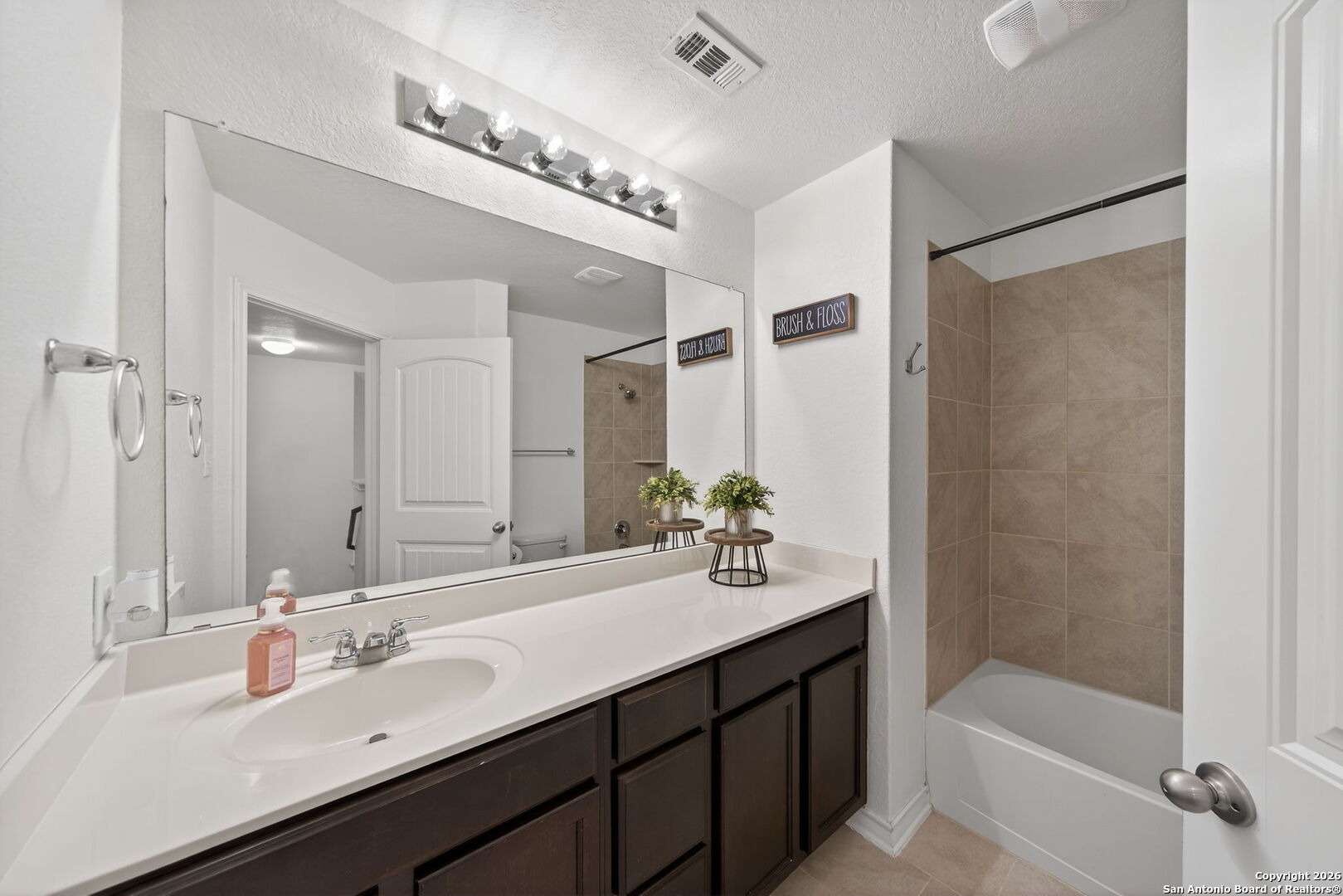 property viewer photo 25