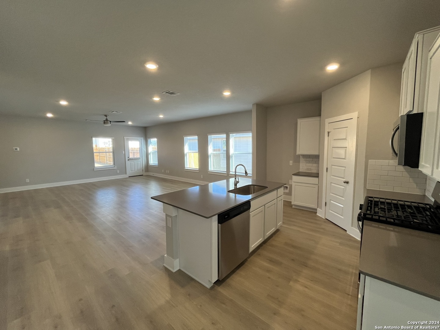 property viewer photo 4
