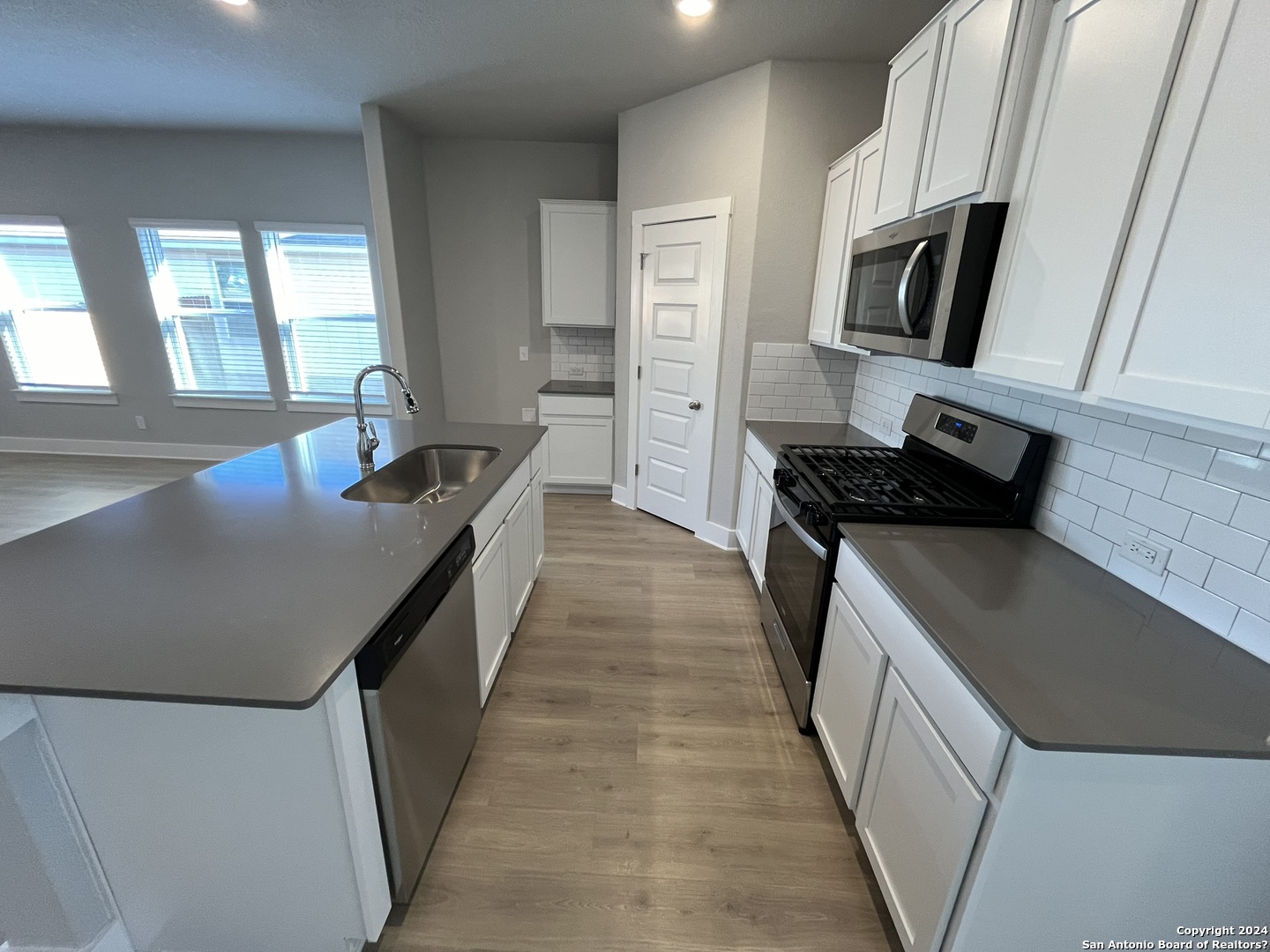 property viewer photo 6