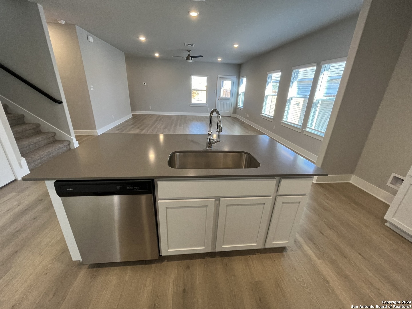 property viewer photo 7